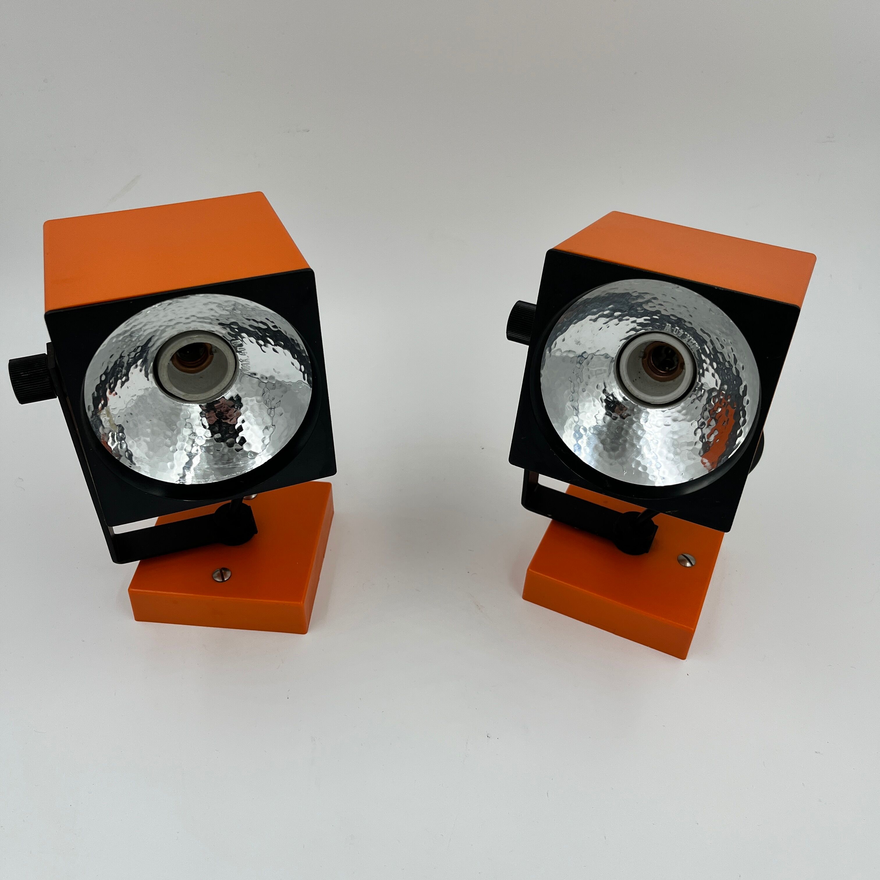 Set of two orange spots Philips NCS 109
