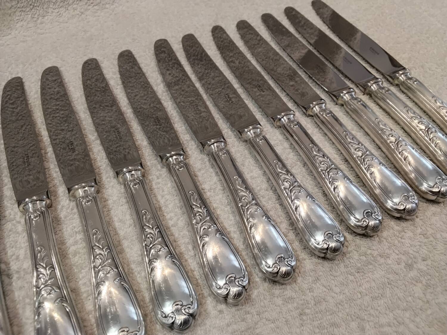 12 silver-plated metal table knives Ercuis model Dubarry