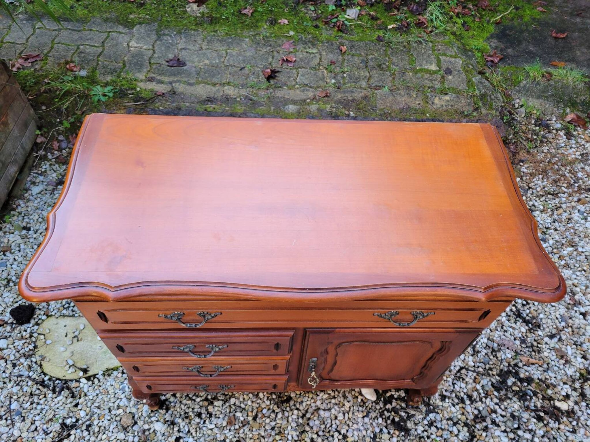 Commode en merisier massif Louis XV