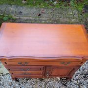 Commode en merisier massif Louis XV