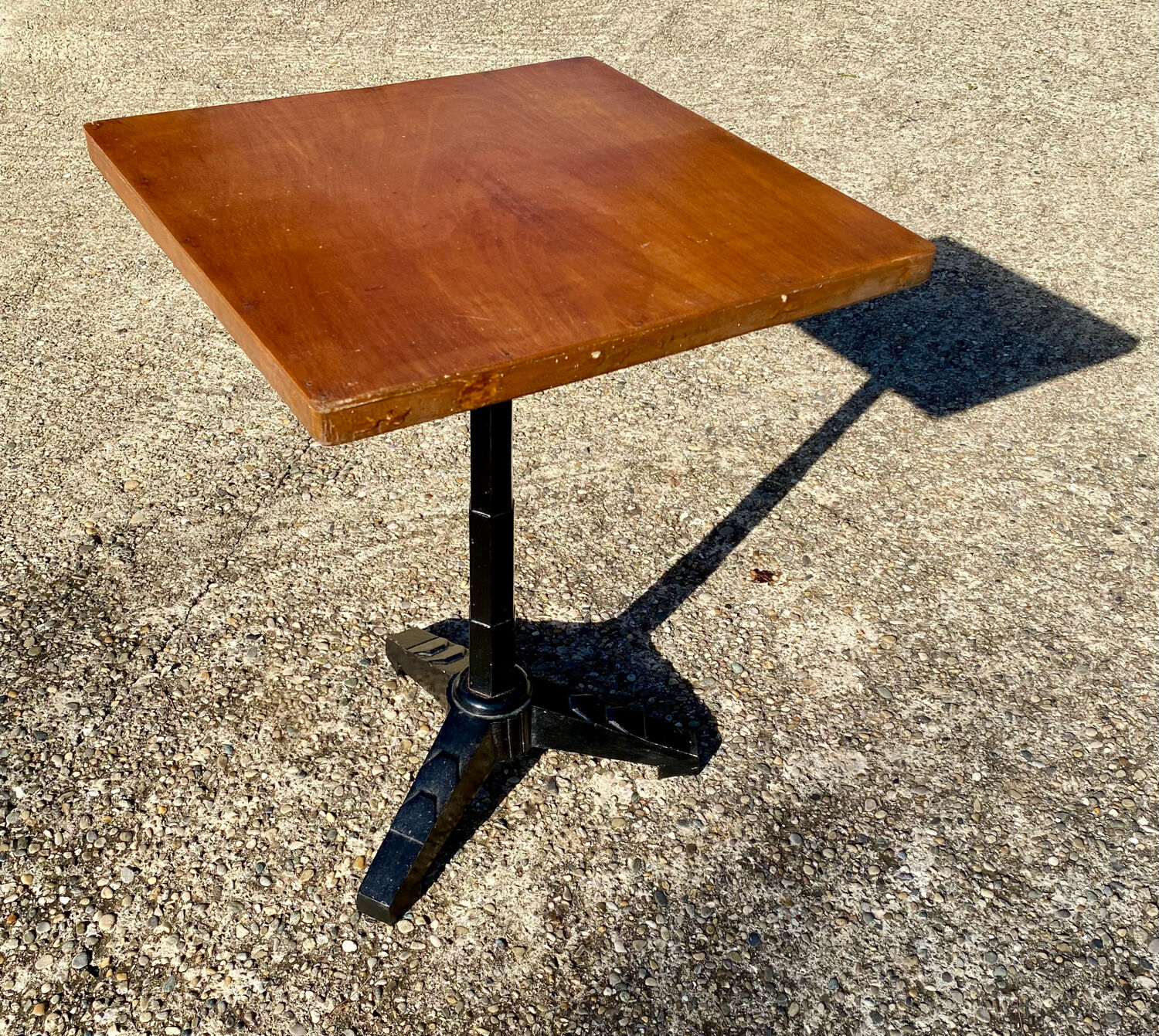 Bistro table in cast iron