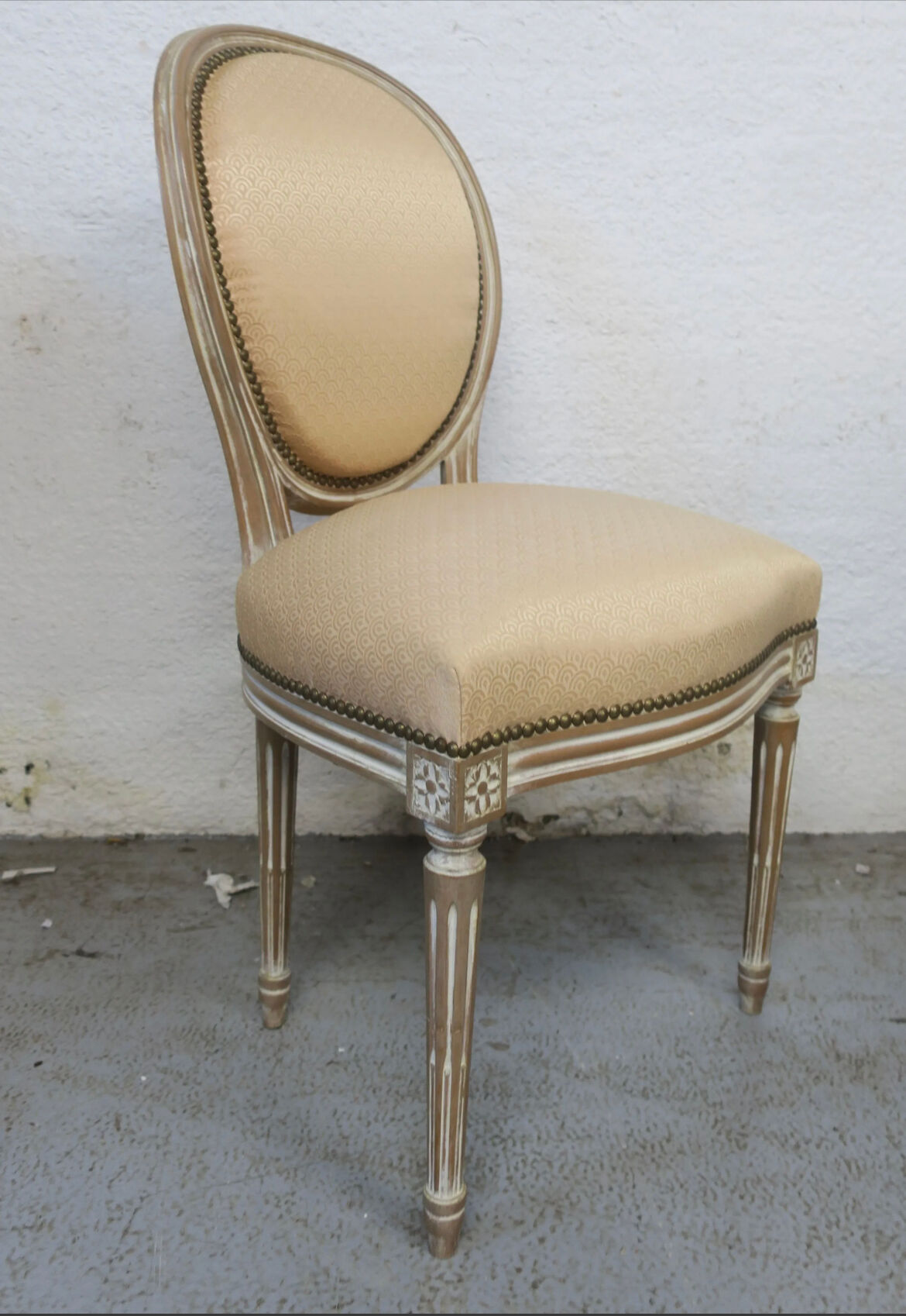 Paire de chaises de style Louis XVI