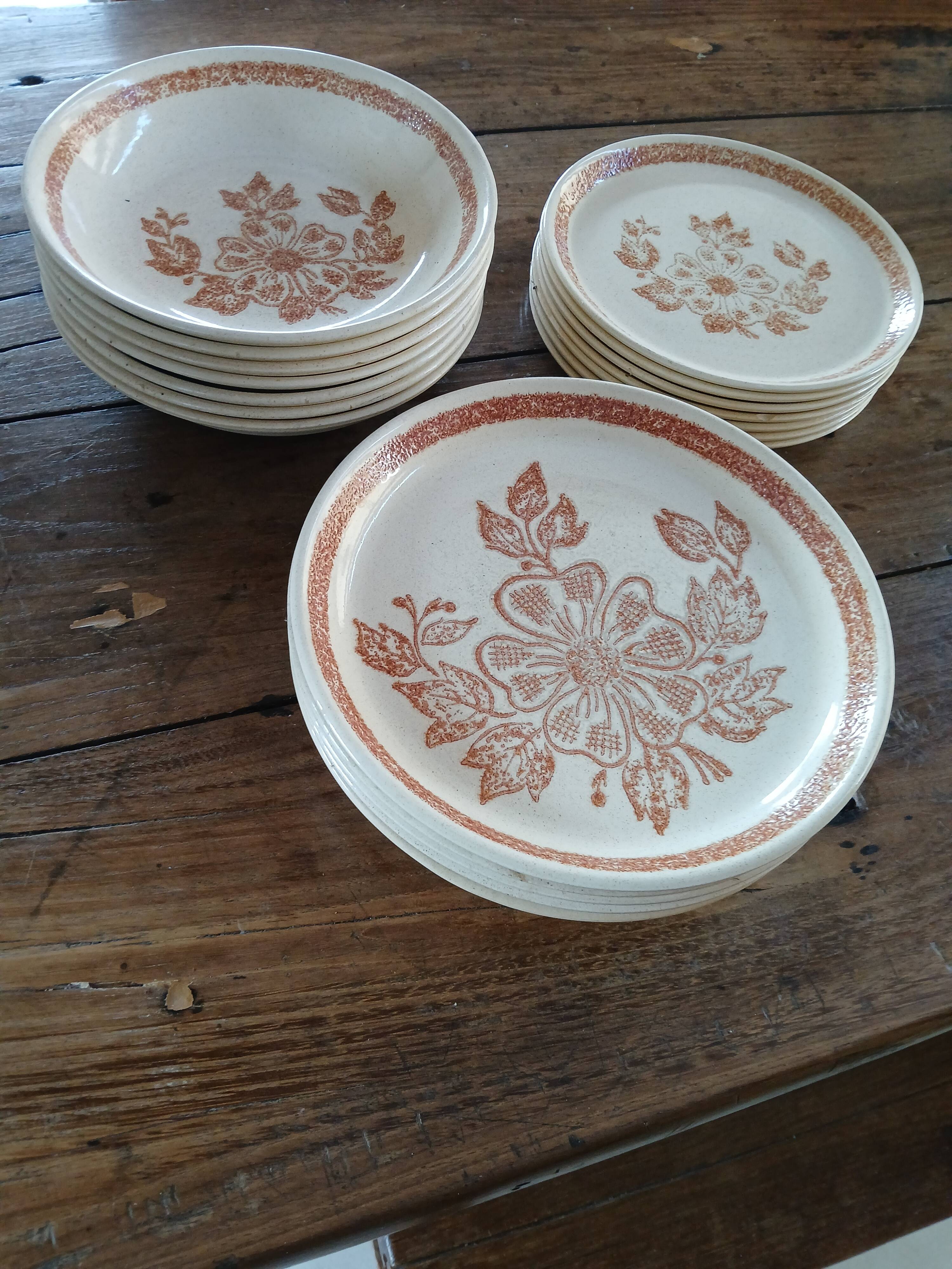 Set of 19 stoneware plates
