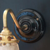 Applique murale en verre prismatique type holophane et col de cygne en laiton