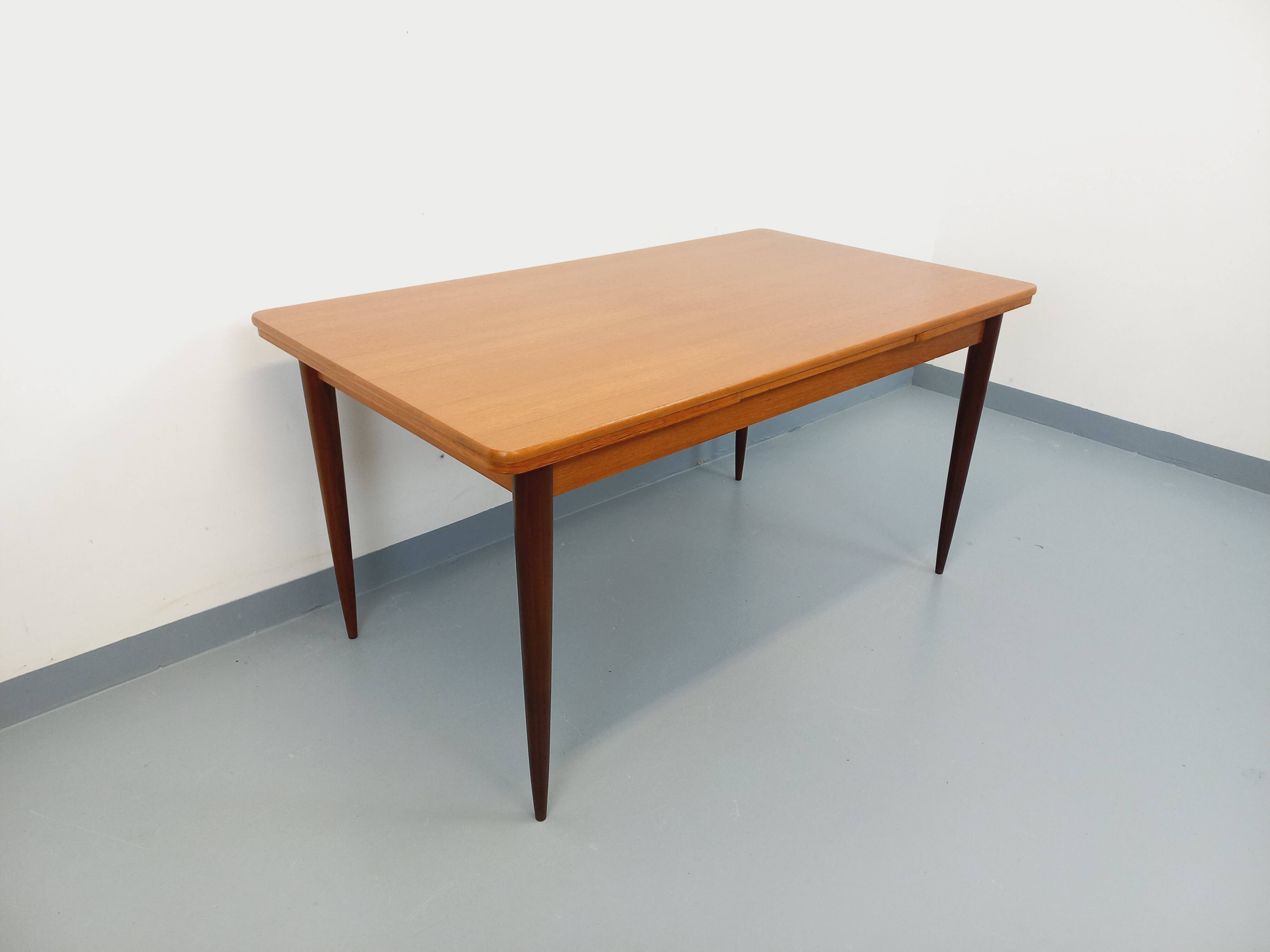 Table à manger rectangulaire style scandinave vintage des années 50 60 teck