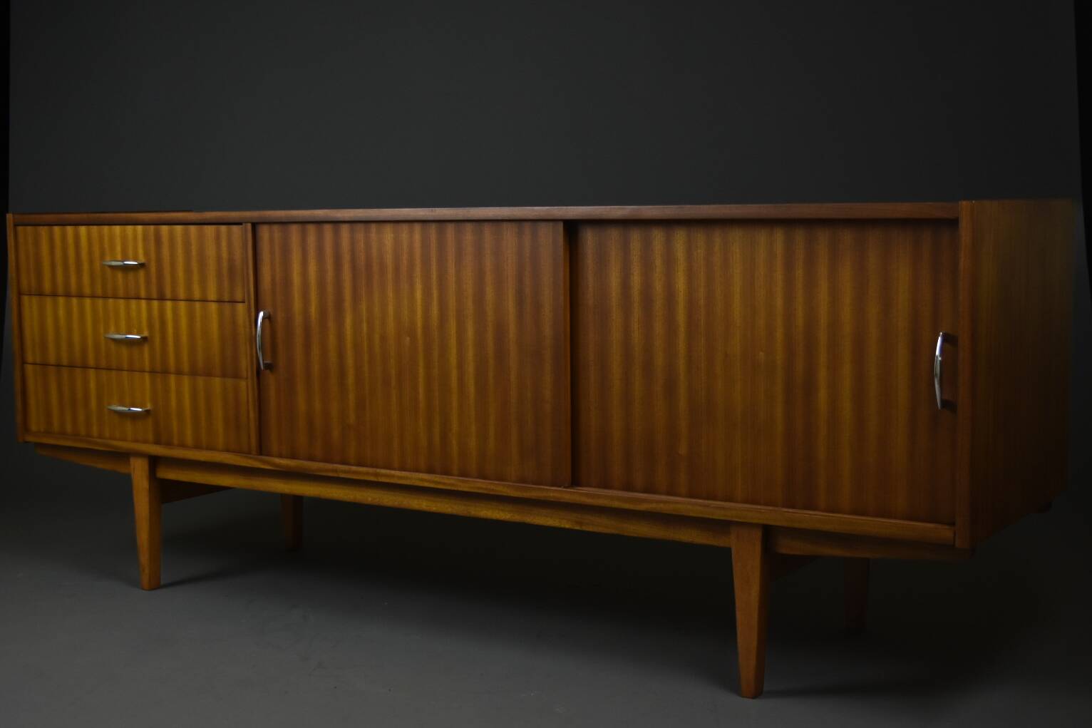 Enfilade en acajou « Violetta », restaurée, Pologne, années 1960