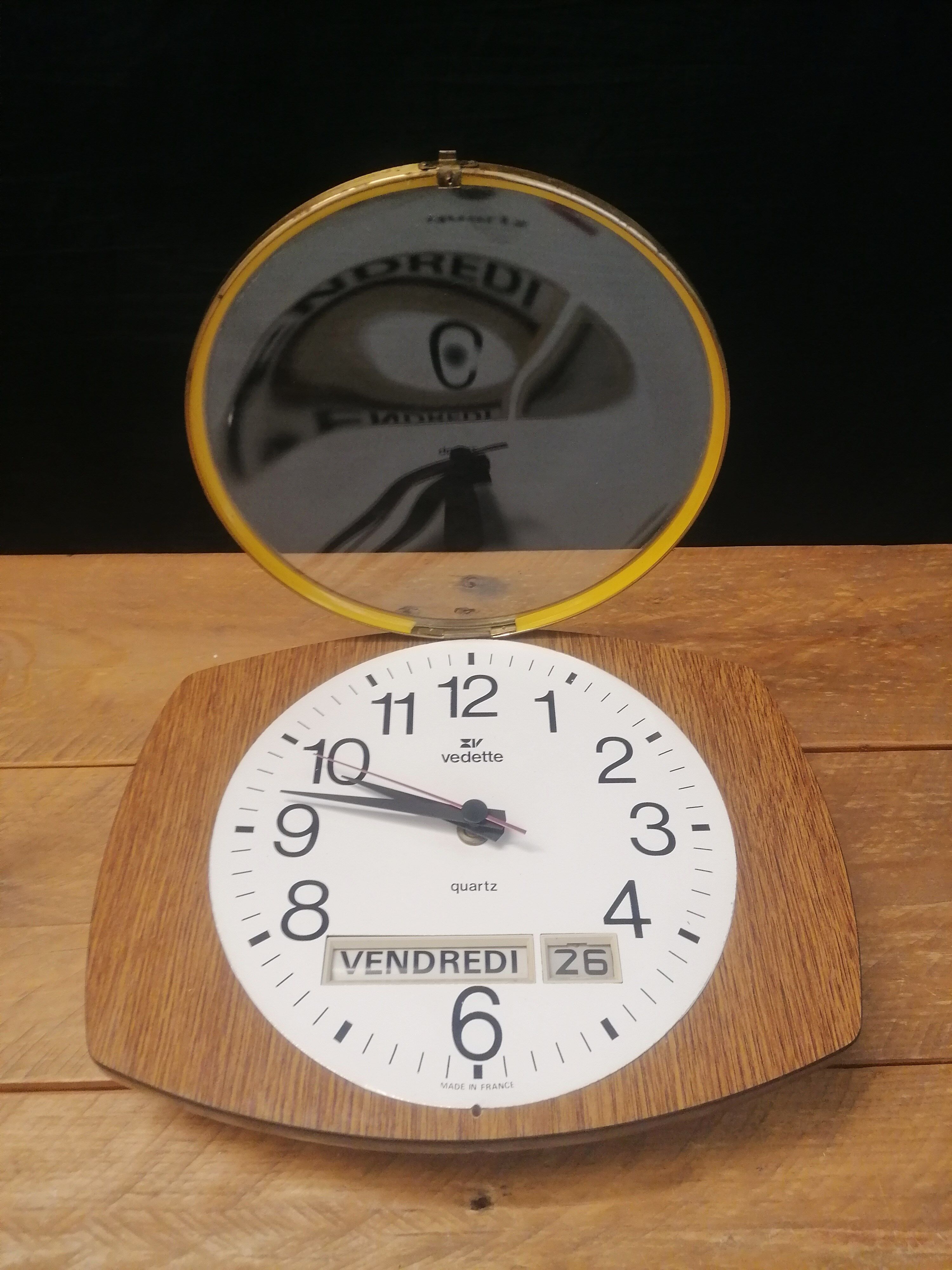 Vintage clock - Vedette france - date- formica- bulging glass- 1960's