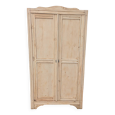 Armoire en bois naturel
