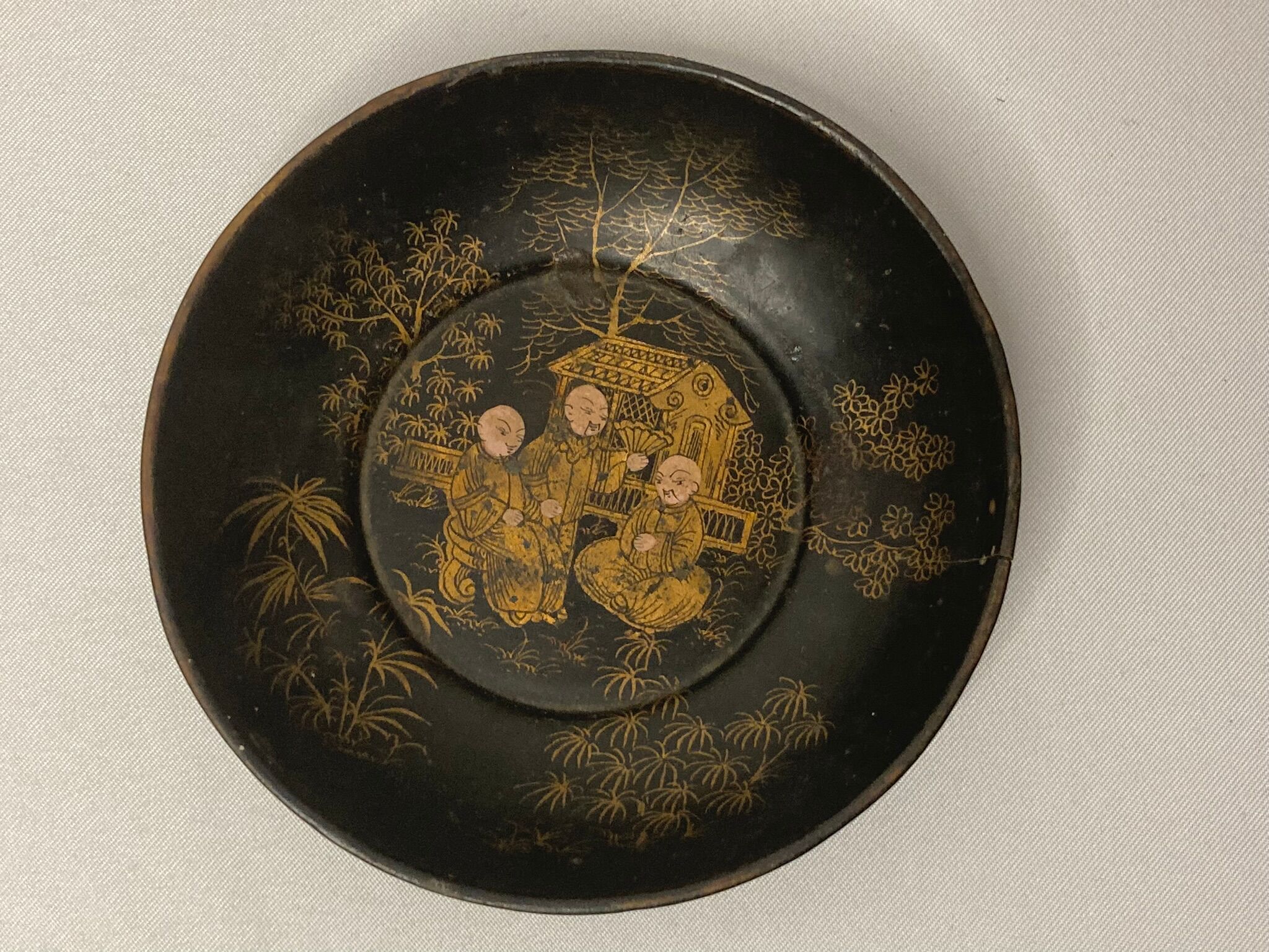 CHINA, black lacquered wood cup decorated three dignitaries early twentieth century