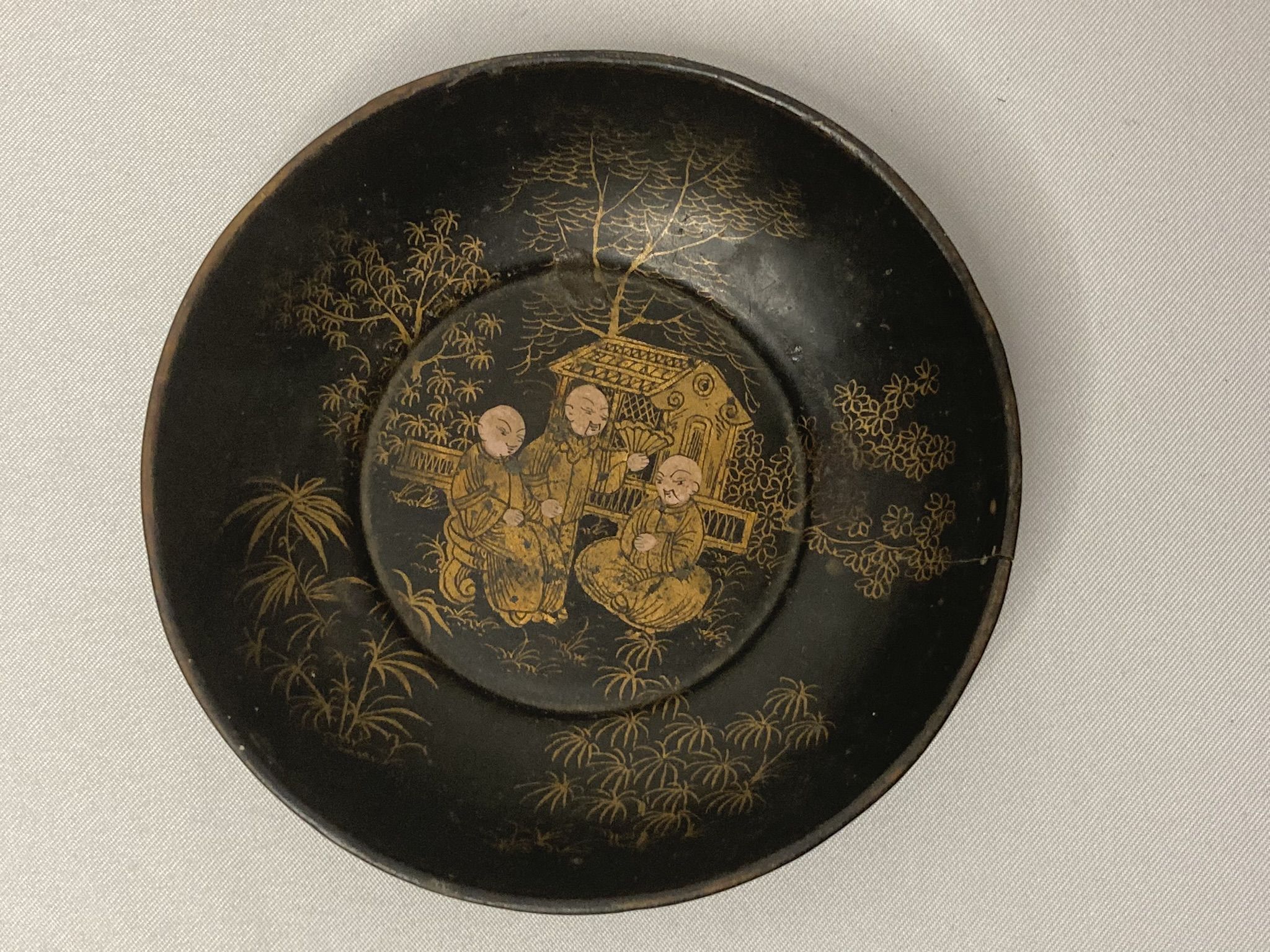 CHINA, black lacquered wood cup decorated three dignitaries early twentieth century