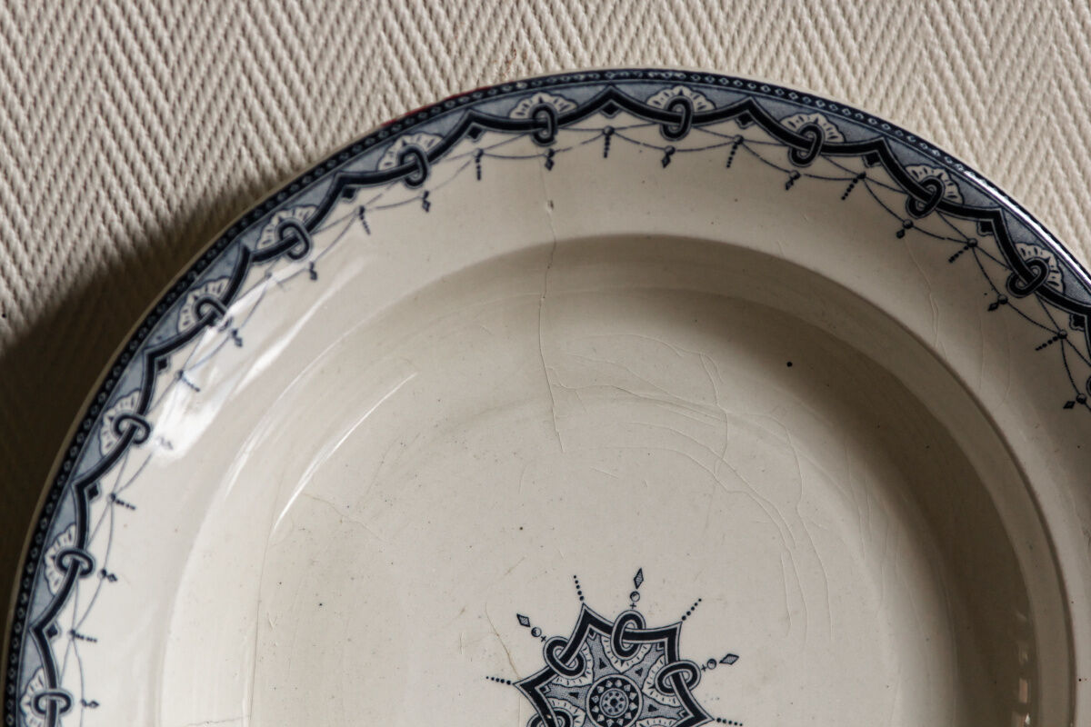 Set of 5 iron earth dishes