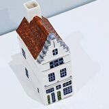 Miniature ceramic house of the Canal des Princes (Amsterdam, Netherlands). In perfect condition.