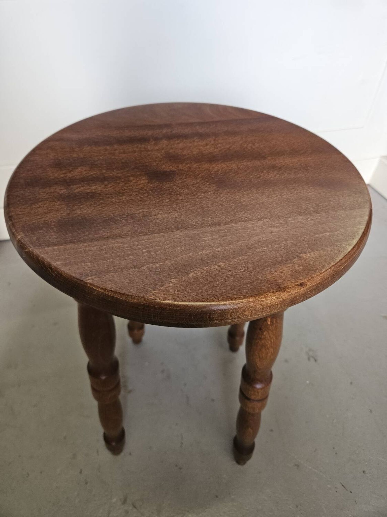 Tabouret en bois massif