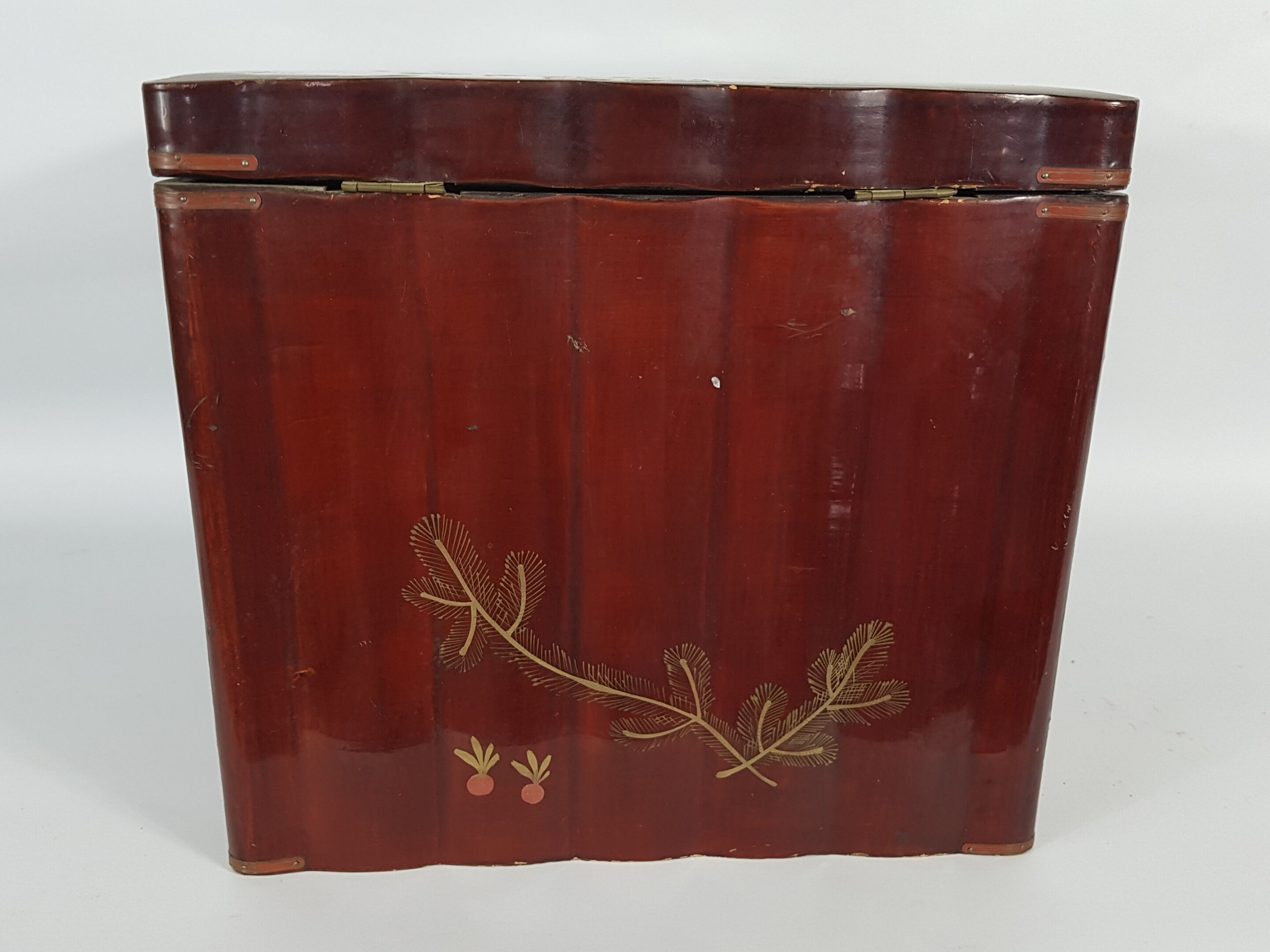 Sewing box or lacquered wood storage Japan early XX