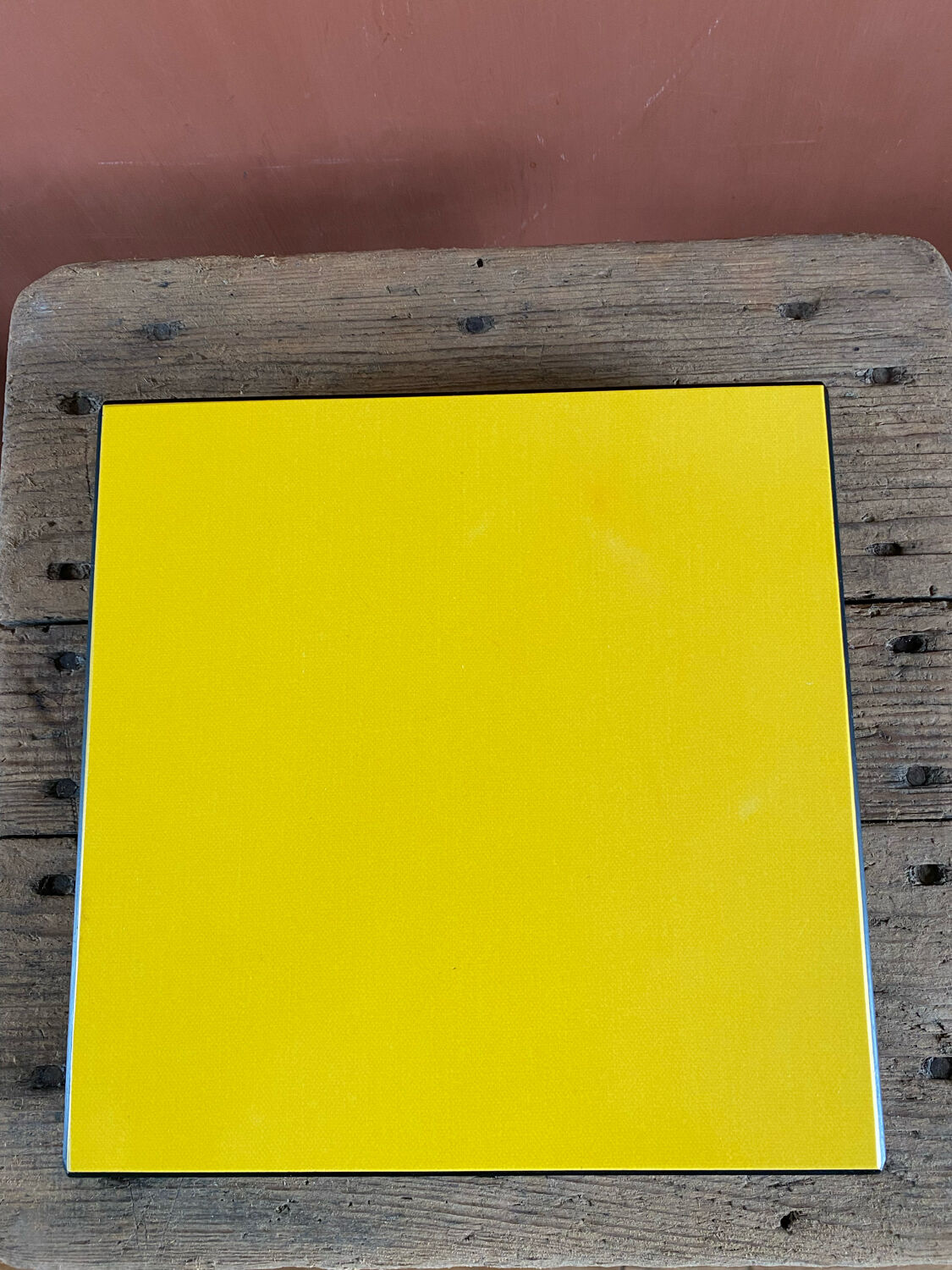 Dessous de plat en formica jaune vintage