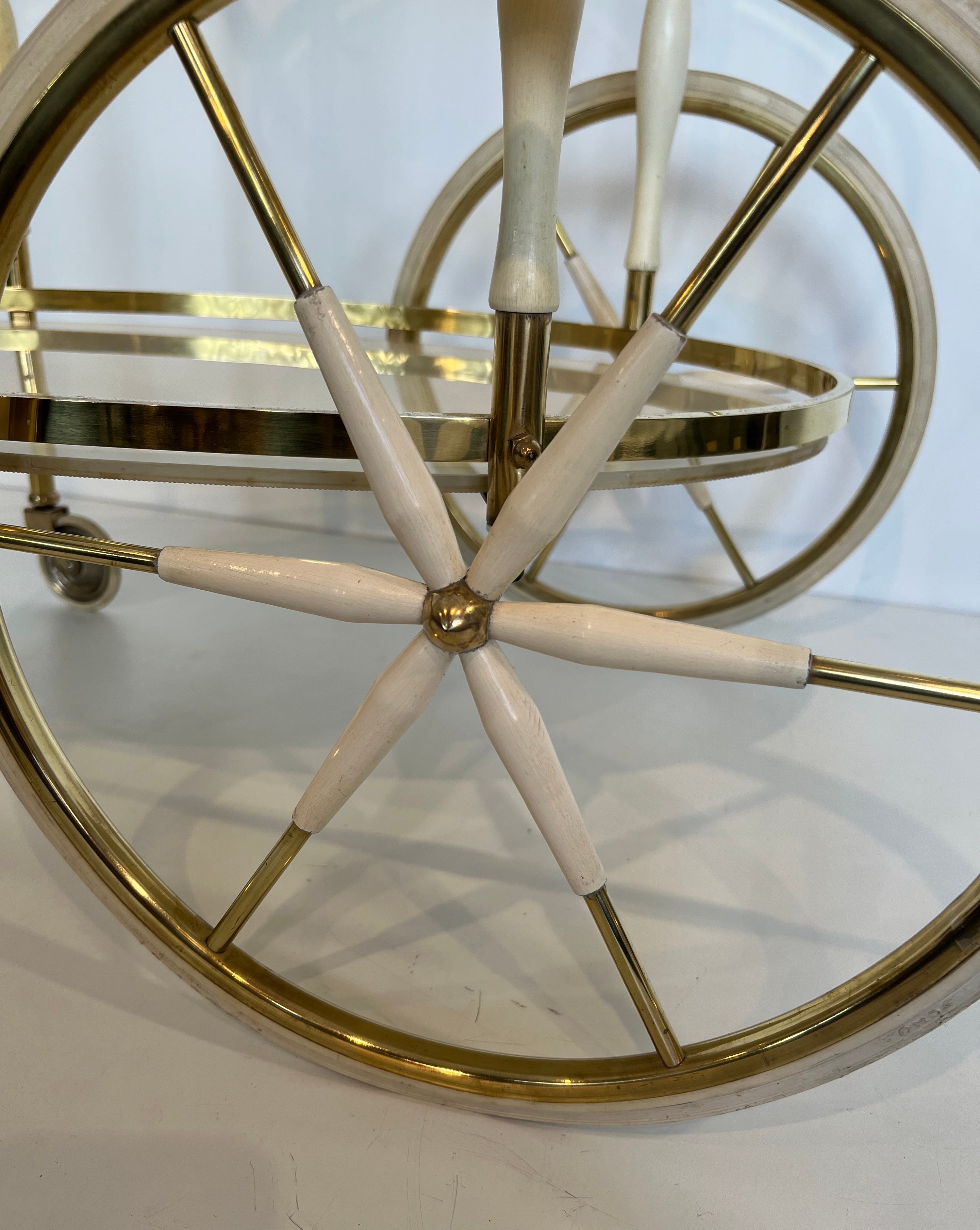 Italian oval rolling table in brass and lacquered wood.