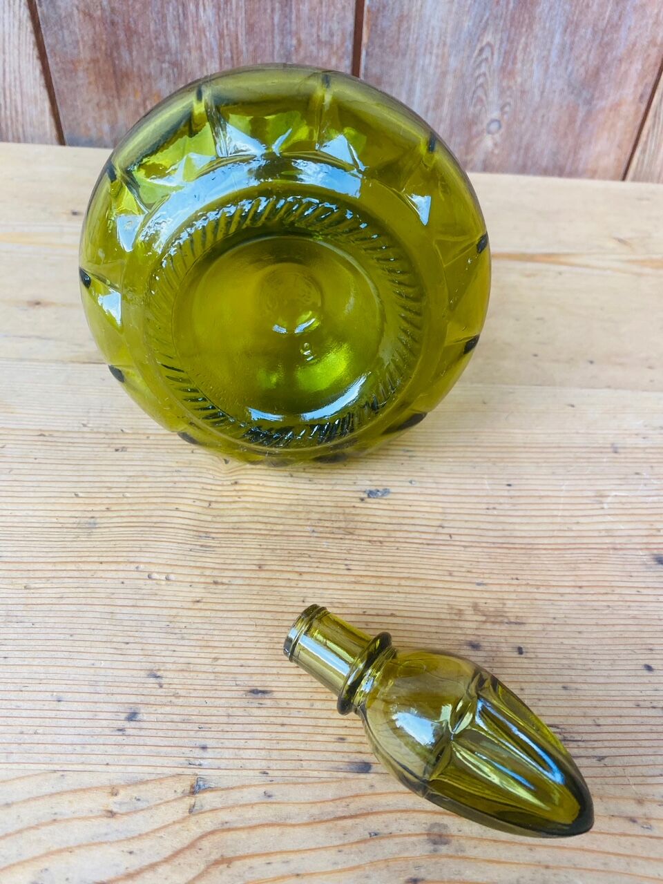 Duo of Italian decanter in green glass.