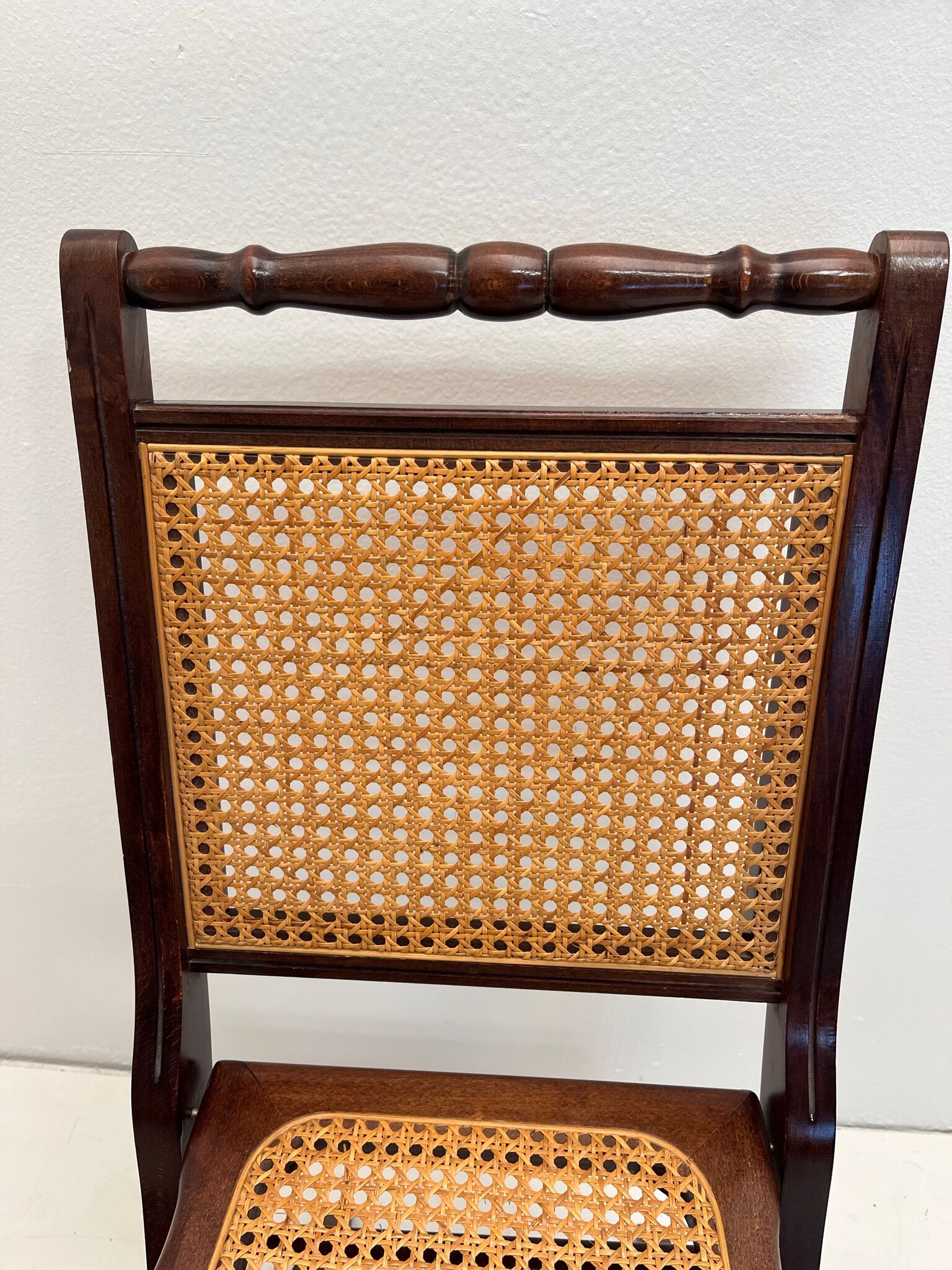 2 vintage folding chairs in wood and canning, 60s