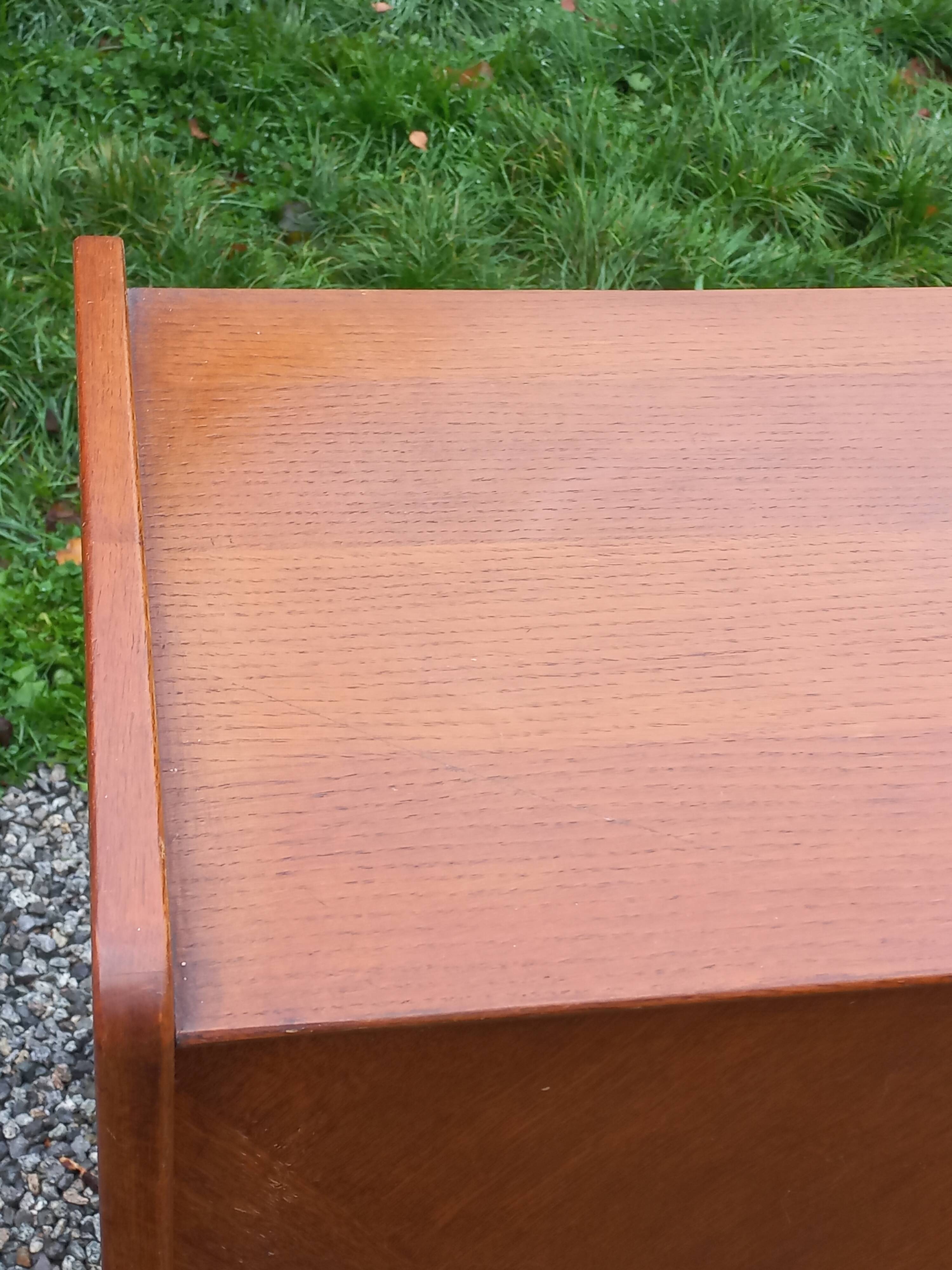 Enfilade vintage en chêne doré portes coulissantes pieds compas 1950