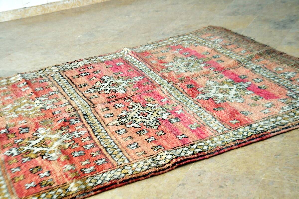 Moroccan Berber rug Zemmour vintage 212 x 160 cm