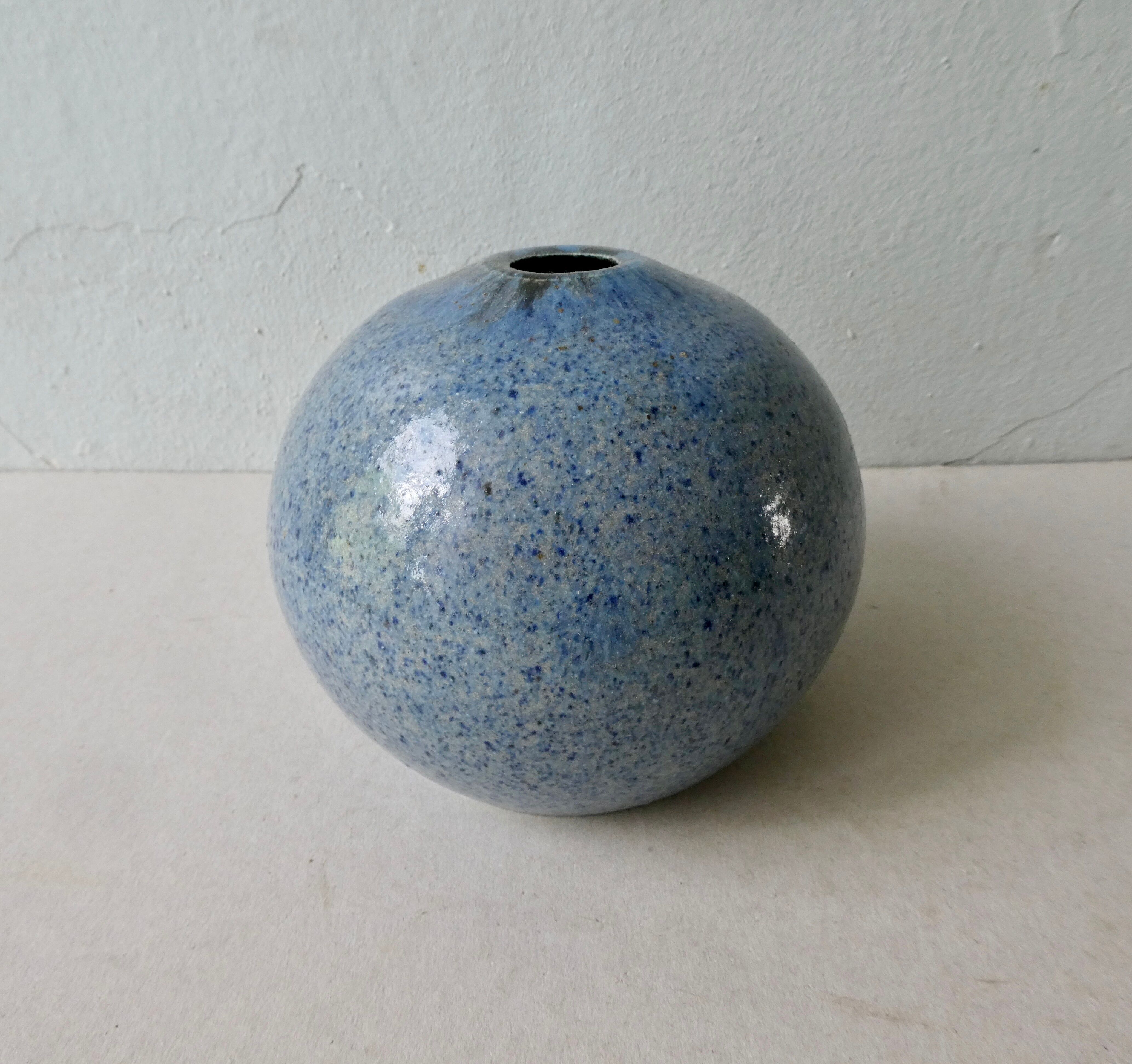 Blue ceramic ball vase Accolay