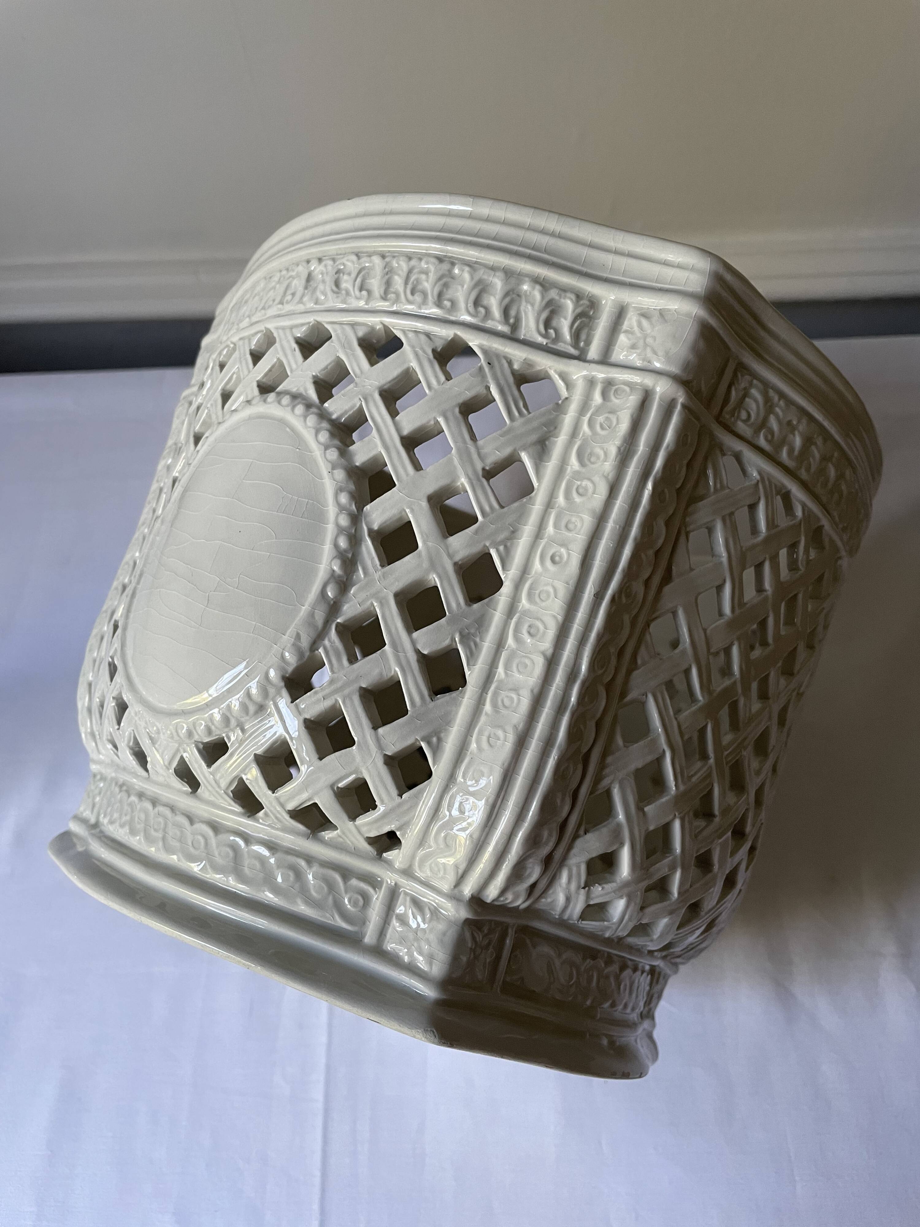 Reticulated pot cover in Italian porcelain