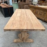 Monastery-style table in solid oak.