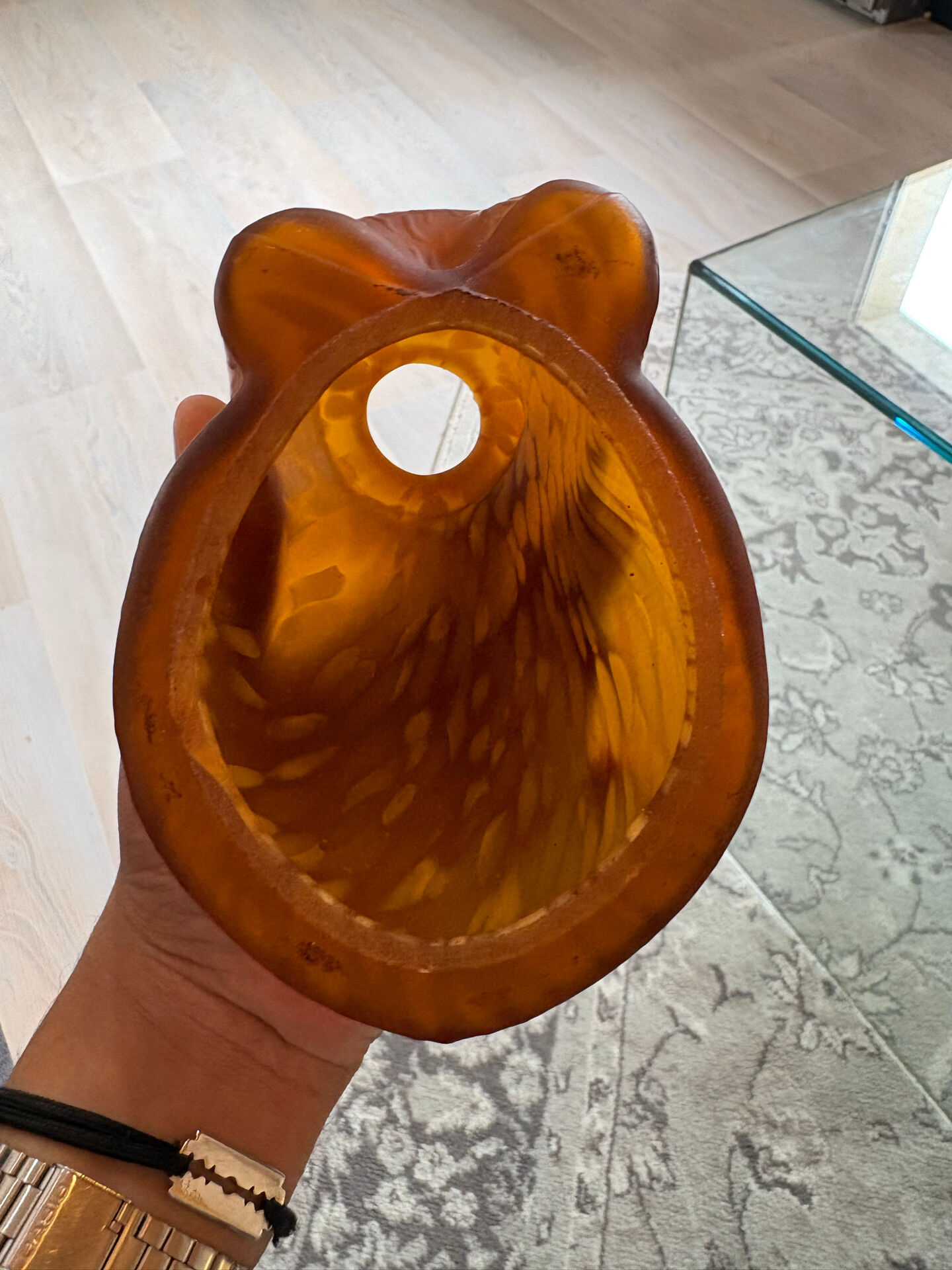 Art Deco cat lamp in glass paste, signed.