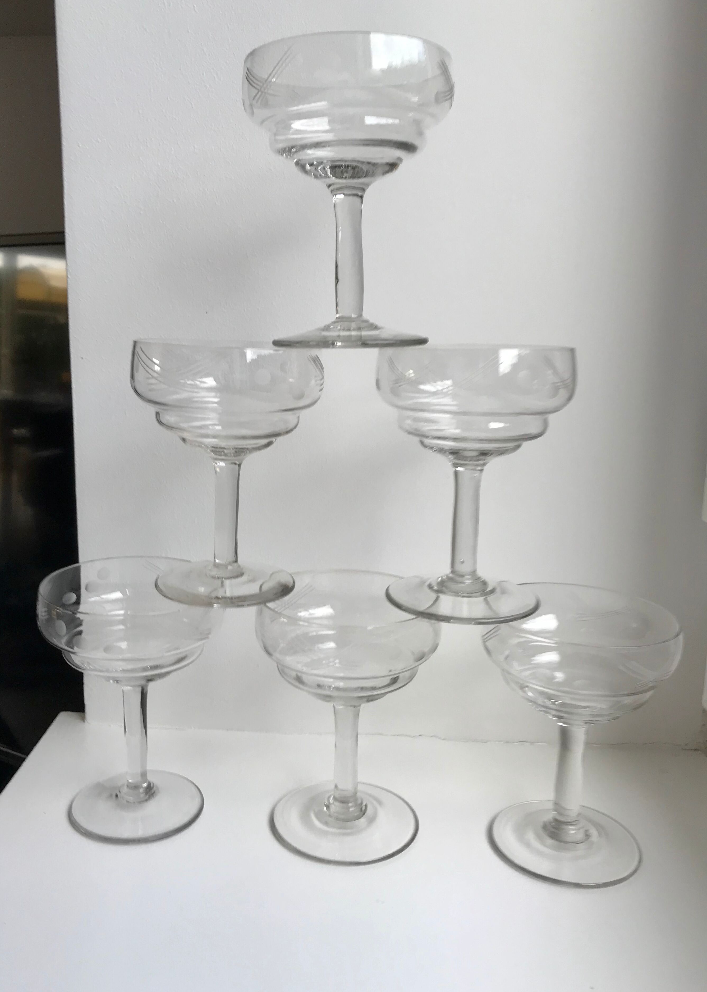 Set of 6 small champagne glasses in crystal engraved 50s