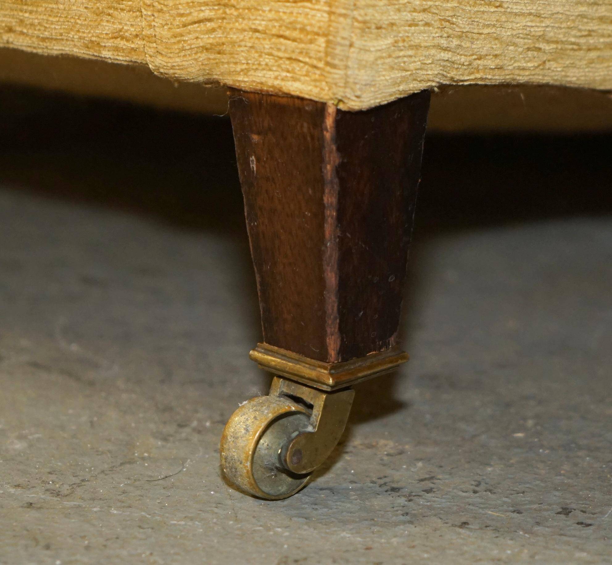 Victorian Howard & Sons 2-3 seater canapé