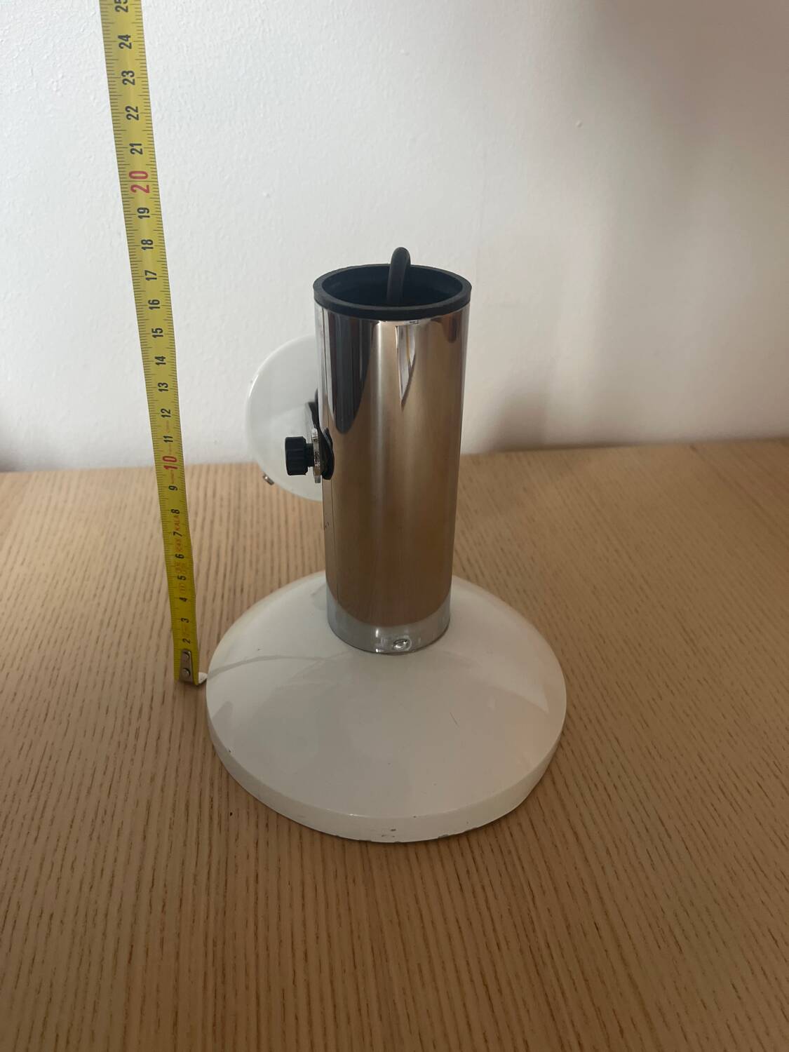 Wall light in metal and chrome-plated plastic