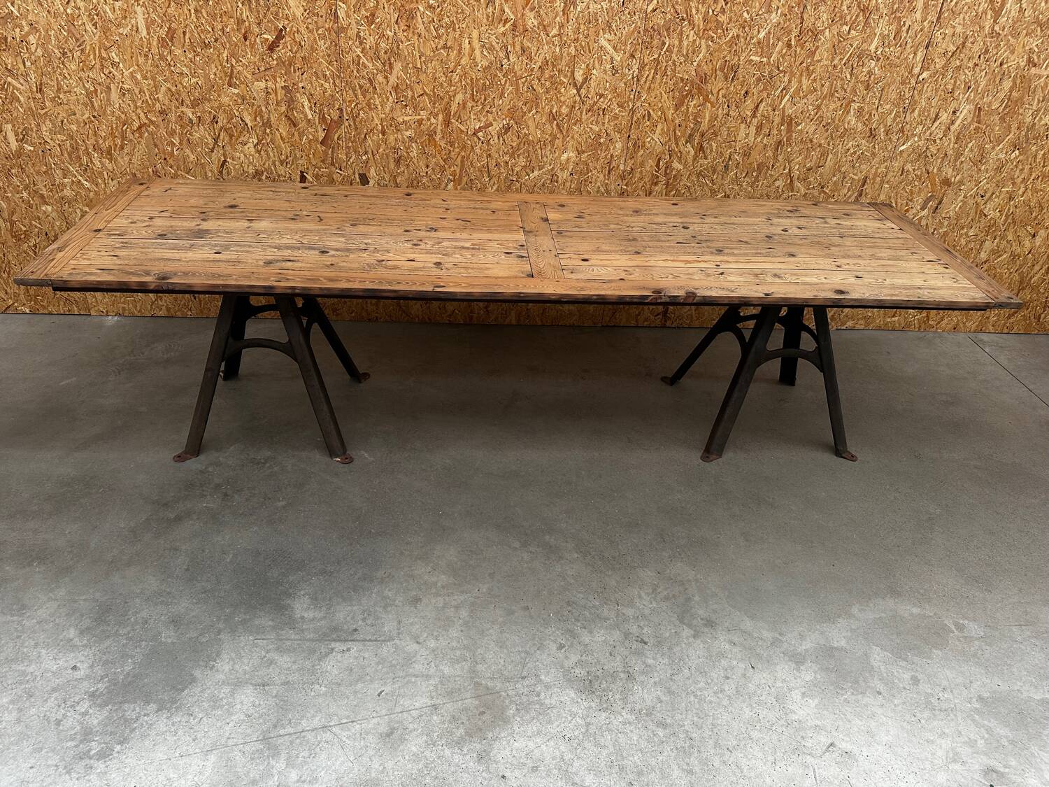 Large table for 10 people - 3m long - antique top / industrial legs