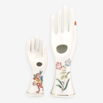 Mains en porcelaine blanche décorées de fleurs, baguiers années 70