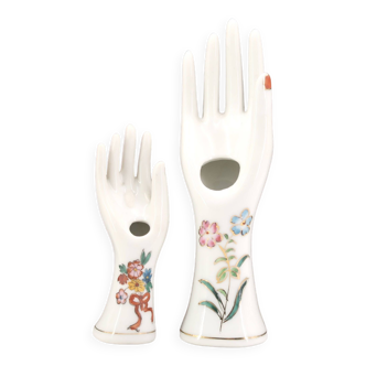 Mains en porcelaine blanche décorées de fleurs, baguiers années 70