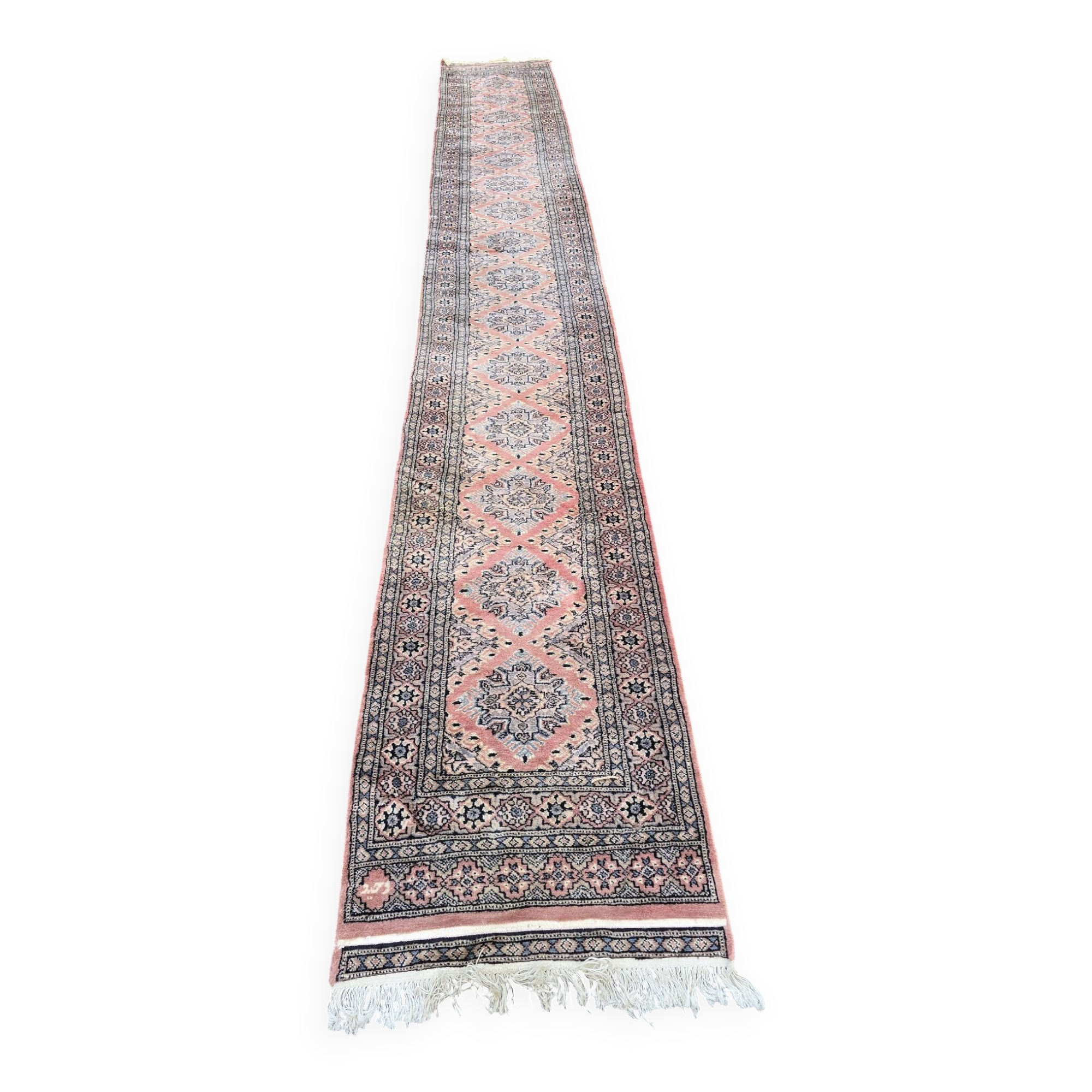 Large hand-knotted Pakistani hallway rug 565 × 75 cm – 100% wool