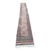Large hand-knotted Pakistani hallway rug 565 × 75 cm – 100% wool