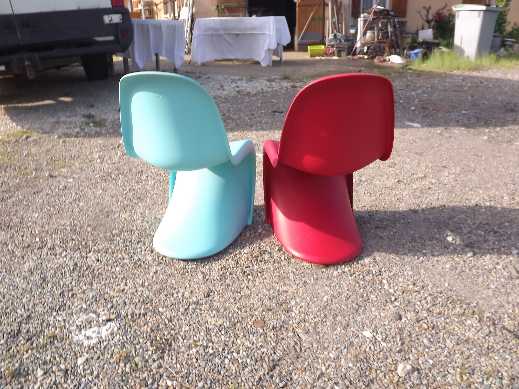 Lounge set with table and pair of Panton chairs