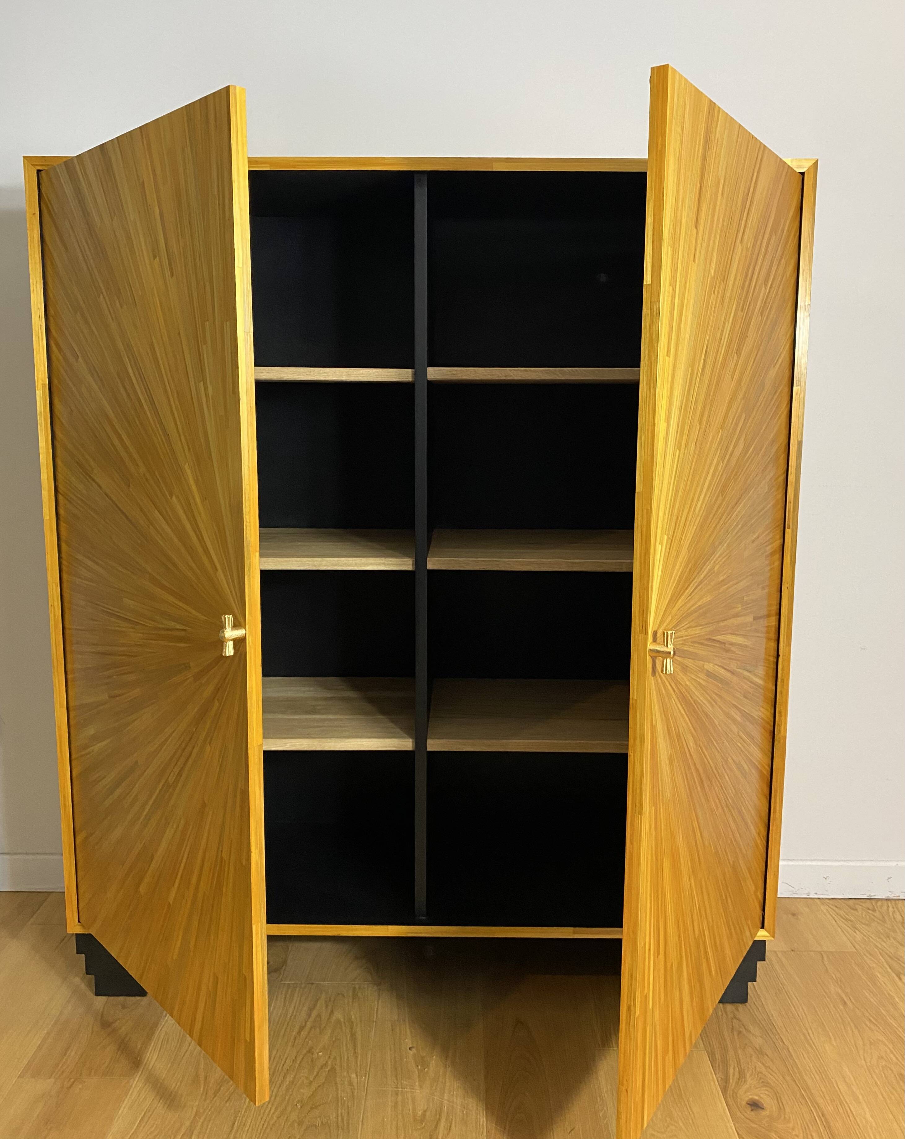 Armoire marqueterie de paille