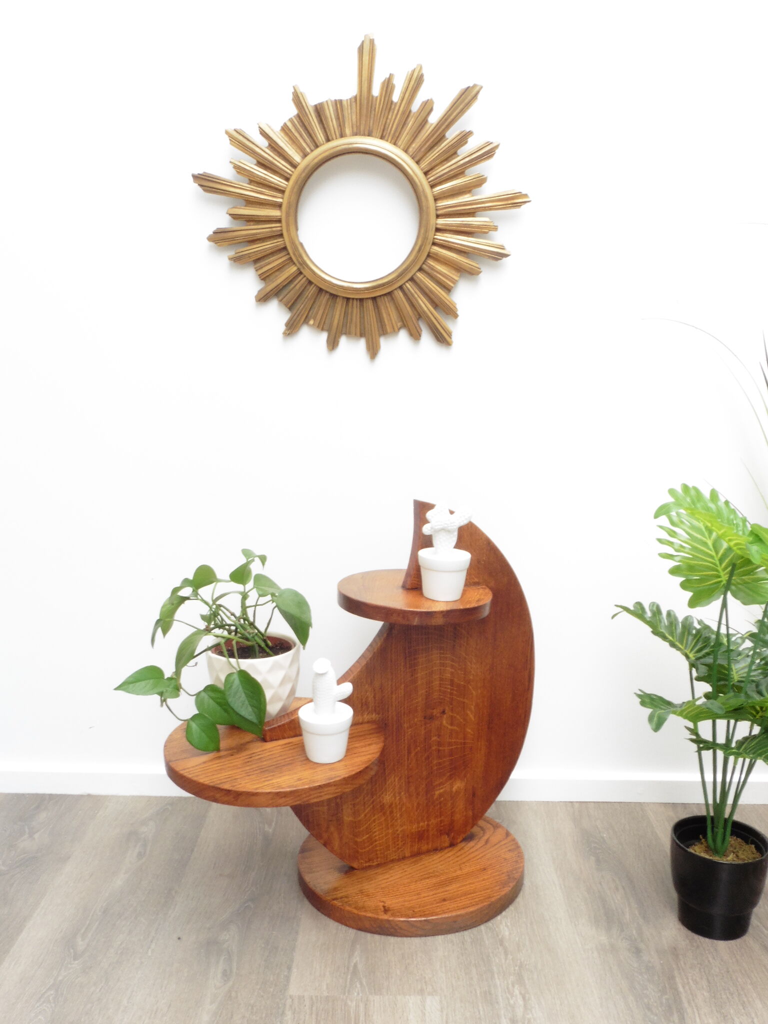 Half moon plant holder