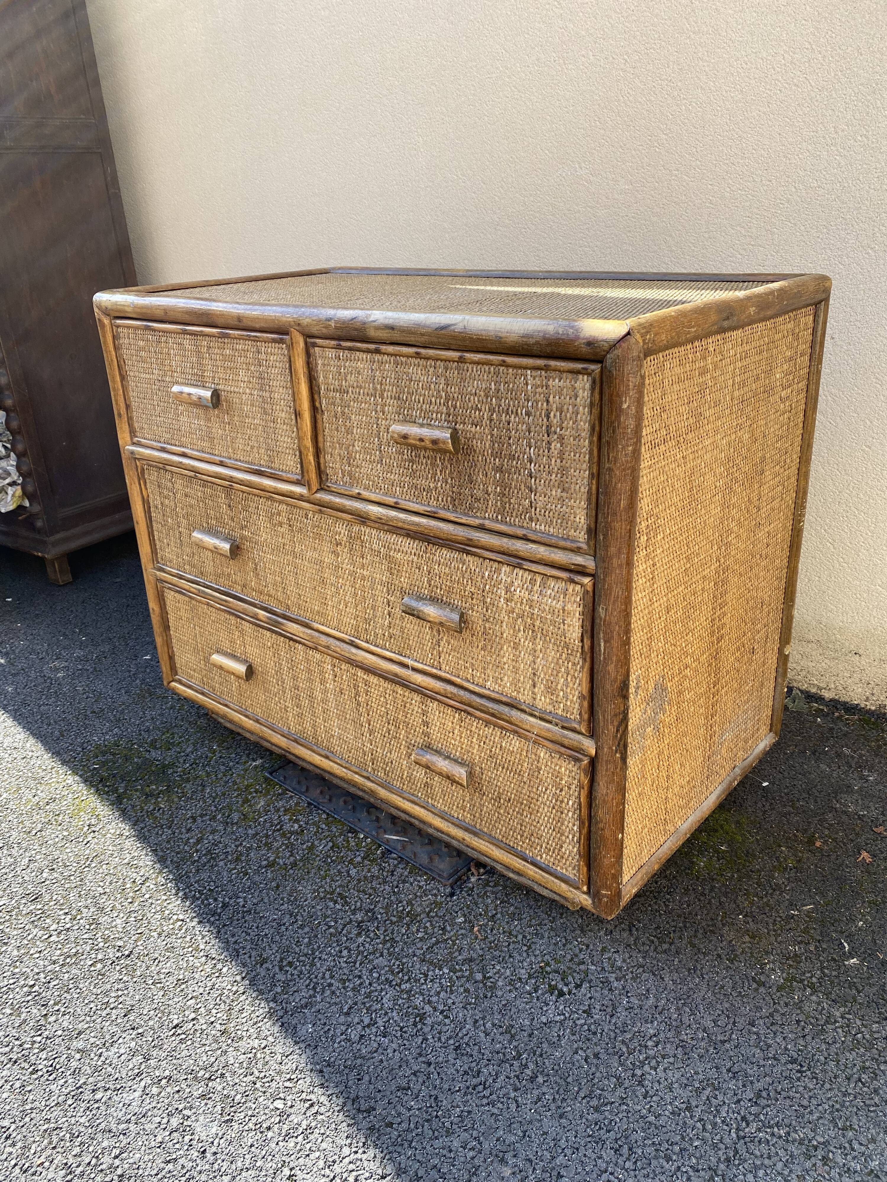 Commode en rotin vintage