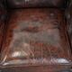 Fauteuil Chesterfield en cuir marbré rouge de style anglais