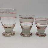 Service de 14 verres vintage, 3 tailles différentes, décors blanc et rouge - Années 1950
