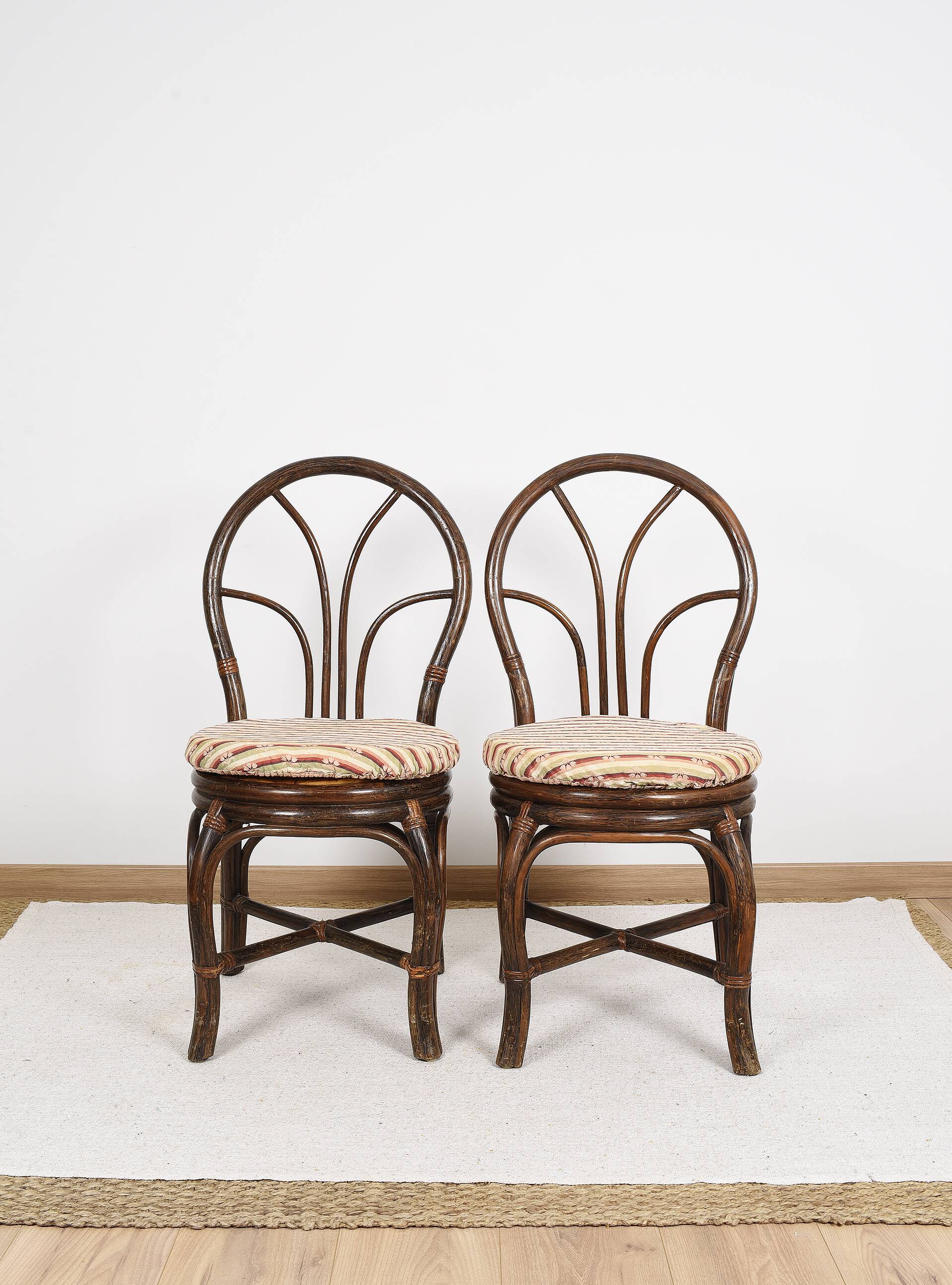 Set of 4 turned wicker chairs, vintage.