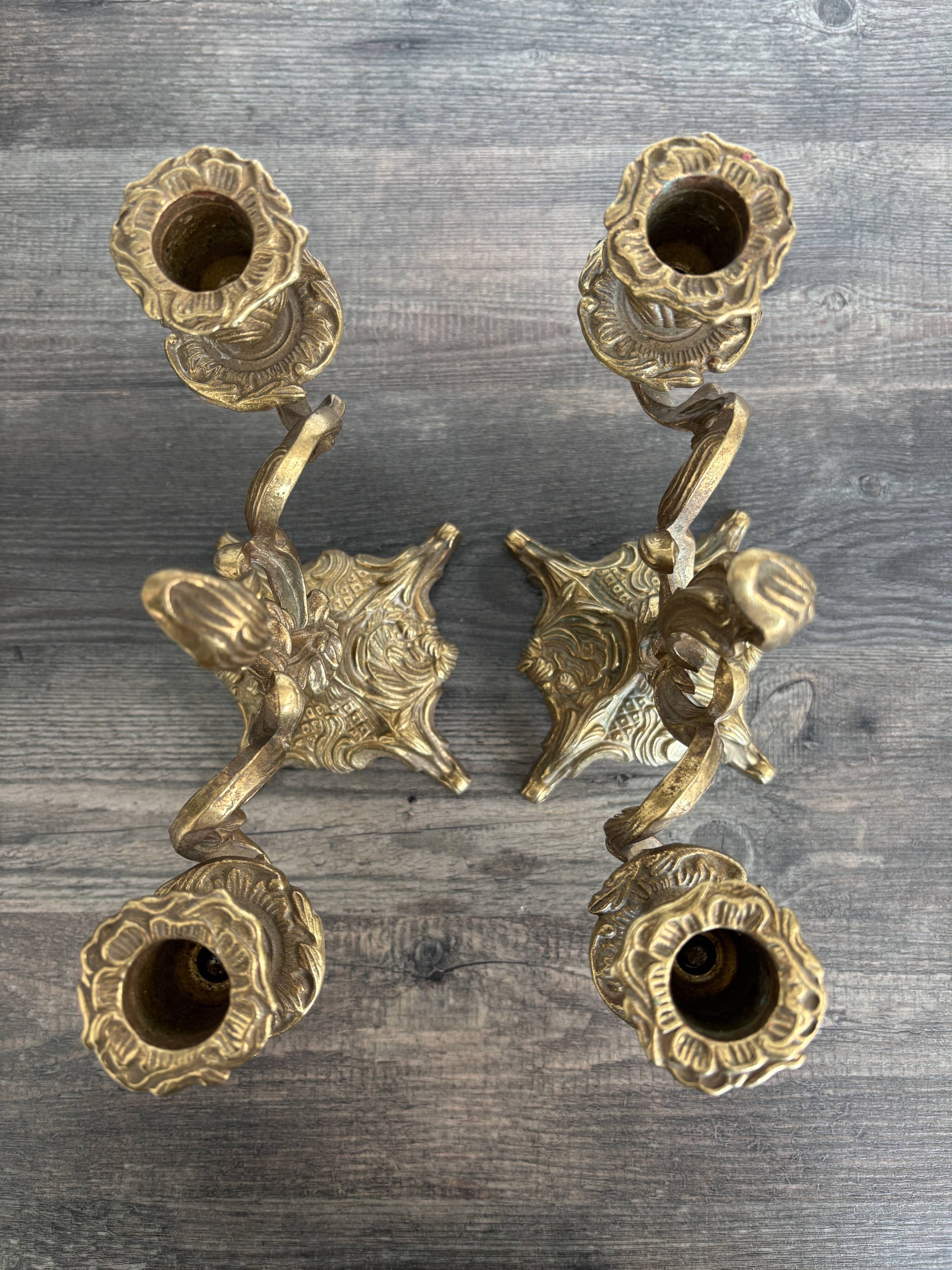 Paire de grands bougeoirs vintage en bronze doré signés Charles Boulanger