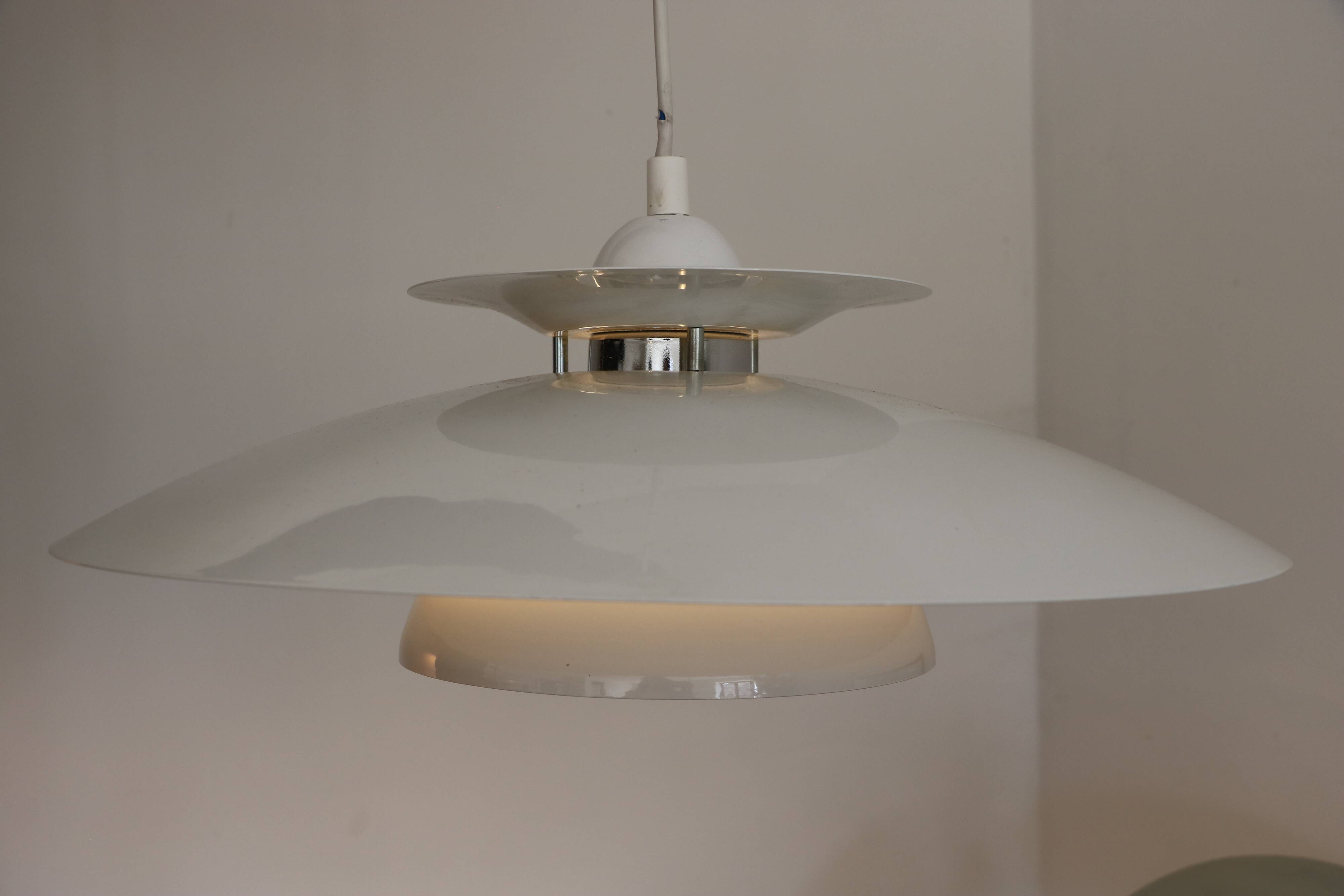 Suspension scandinave en métal blanc