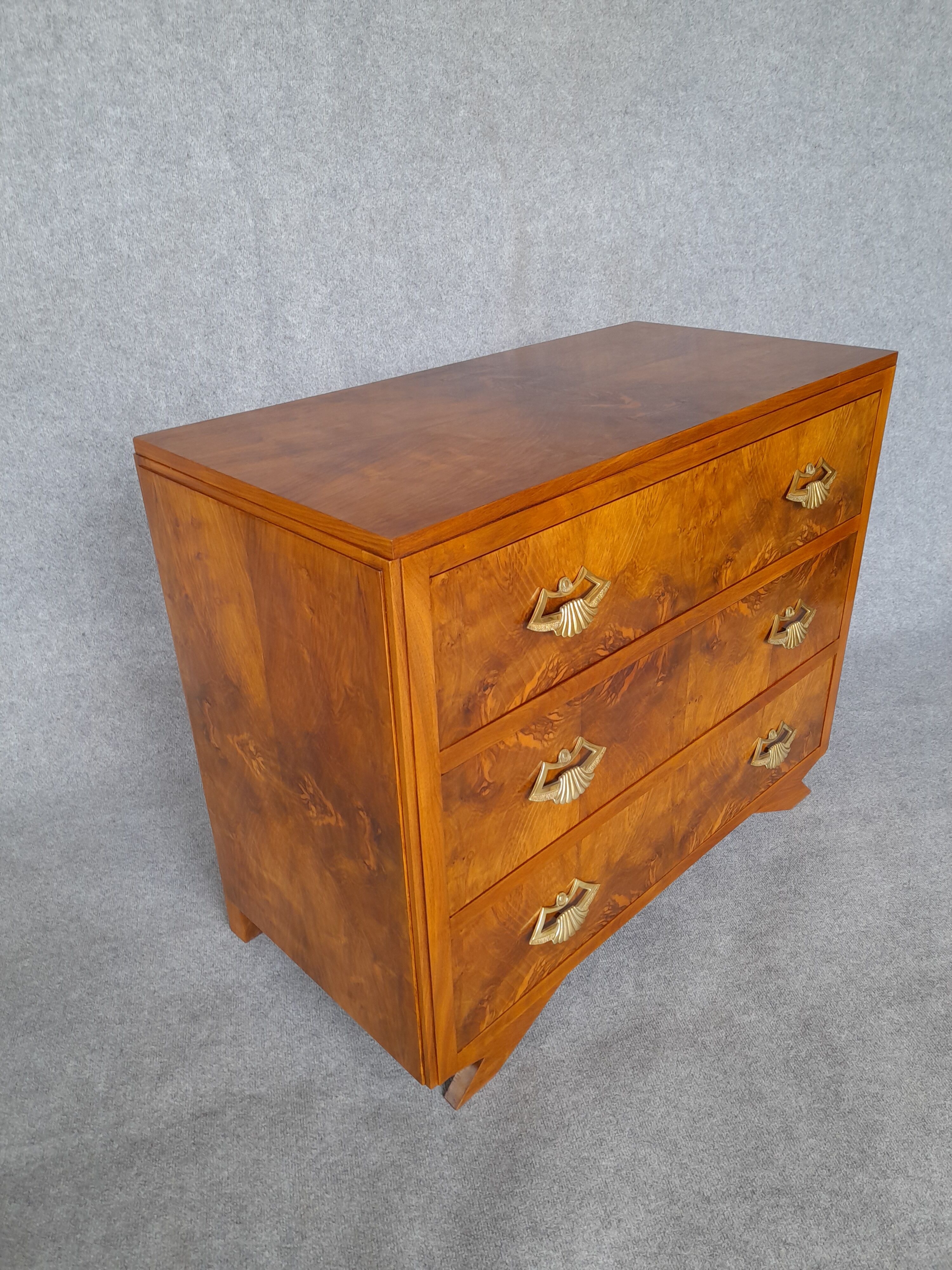 Commode en noyer