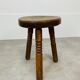 Tabouret tripode brutaliste bois massif
