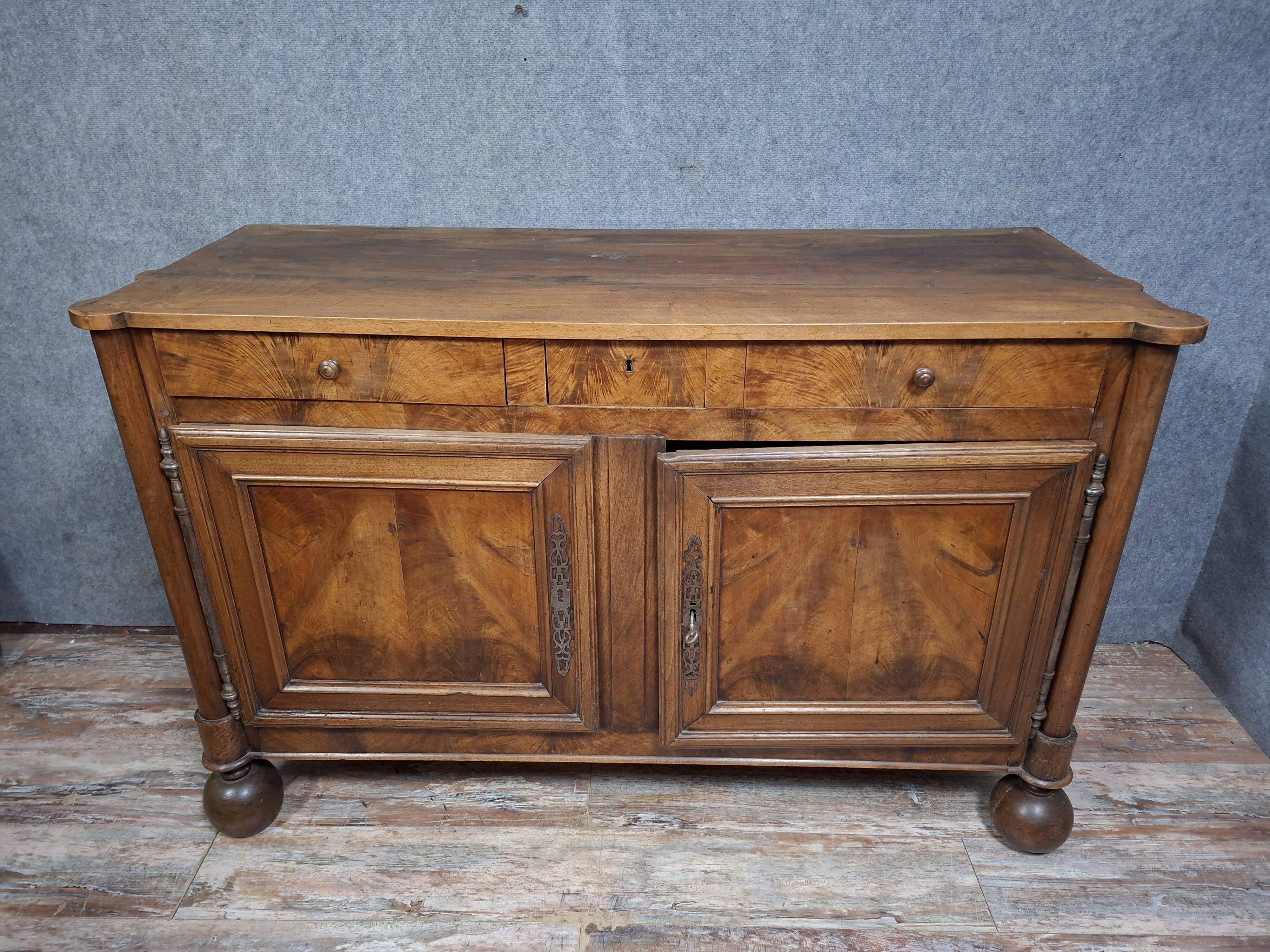 Louis-Philippe period sideboard in walnut, 19th century.