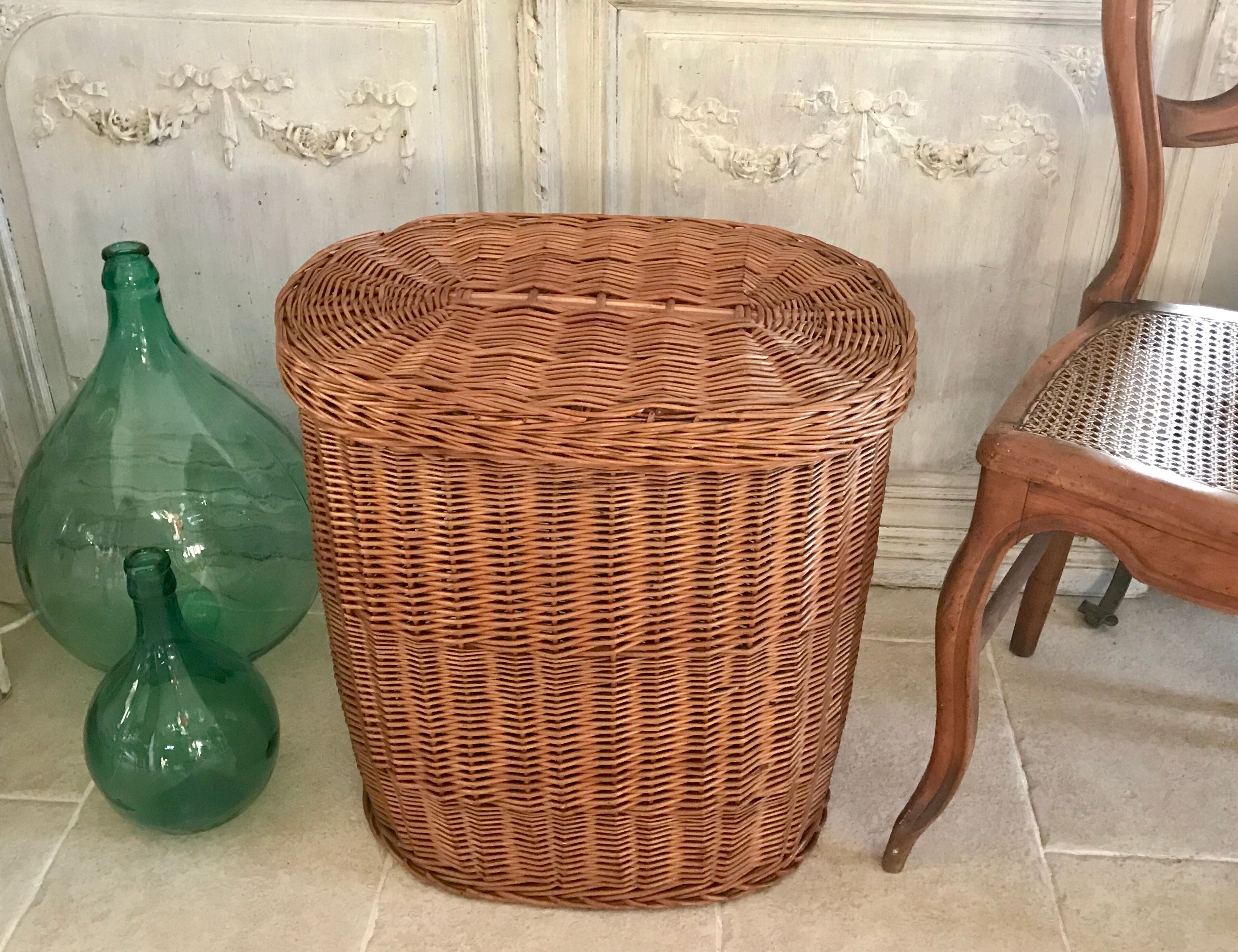 Wicker laundry basket
