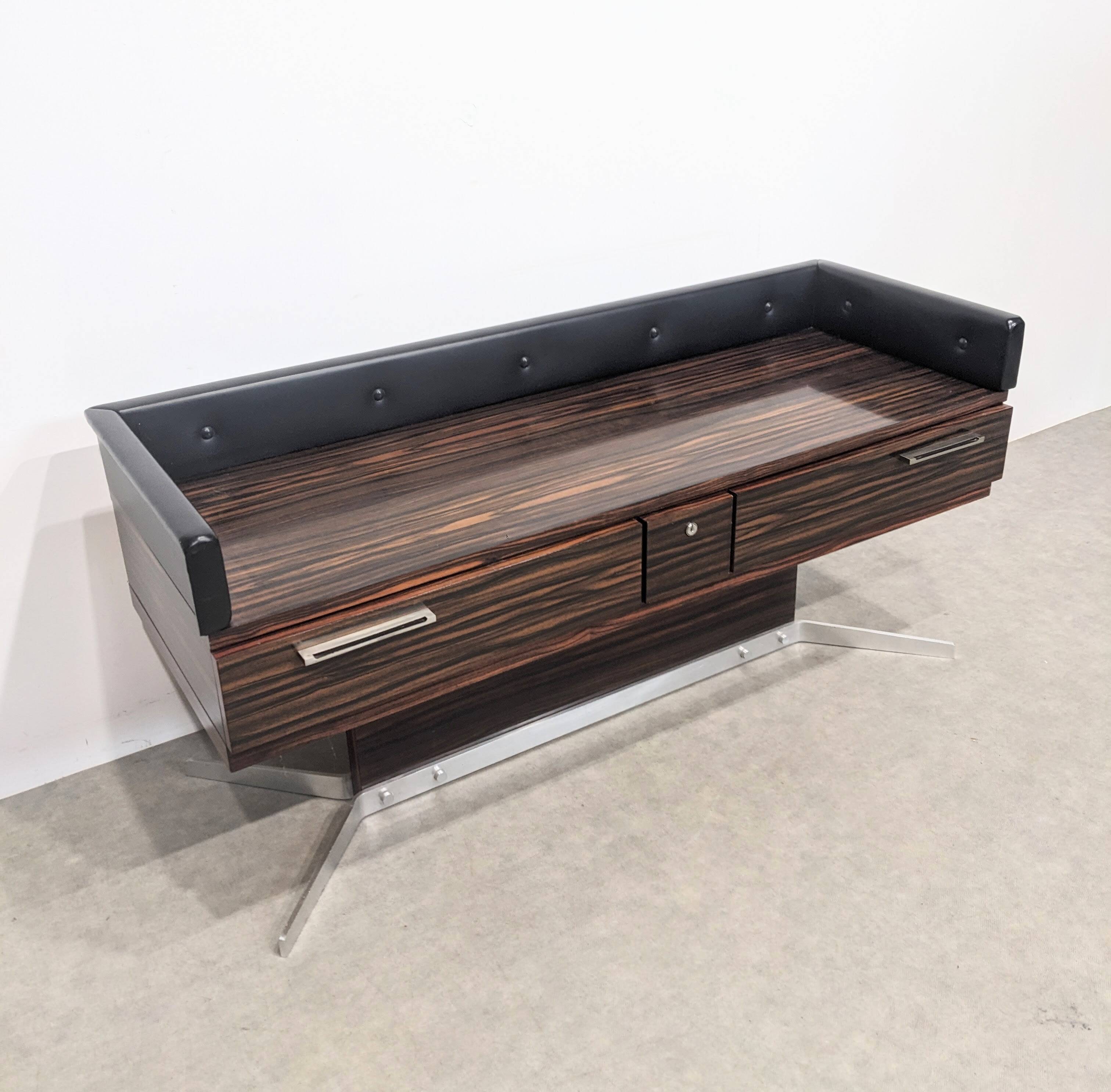 Lowboard space-age 1970s